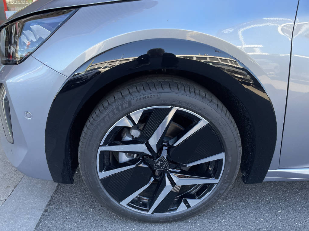 PEUGEOT 208 1.2 Hybrid 145 GT-image-9