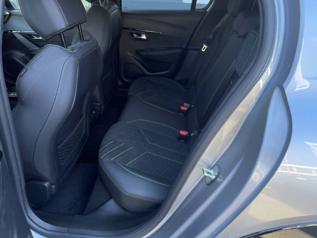 PEUGEOT 208 1.2 Hybrid 145 GT-image-7