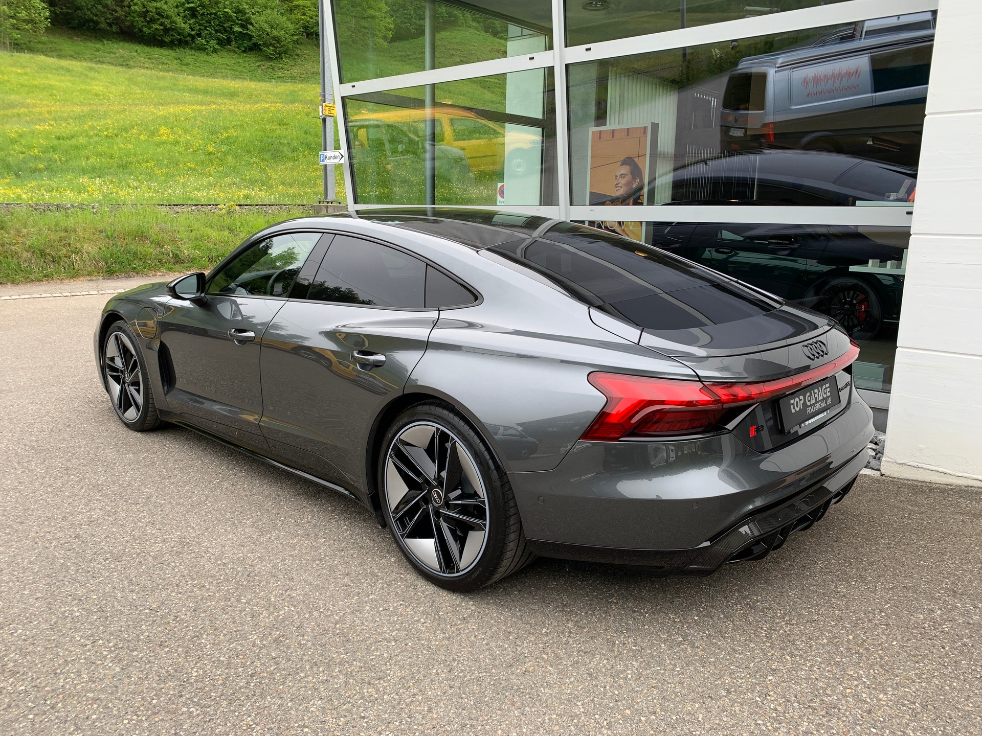 AUDI RS e-tron GT quattro-image-4