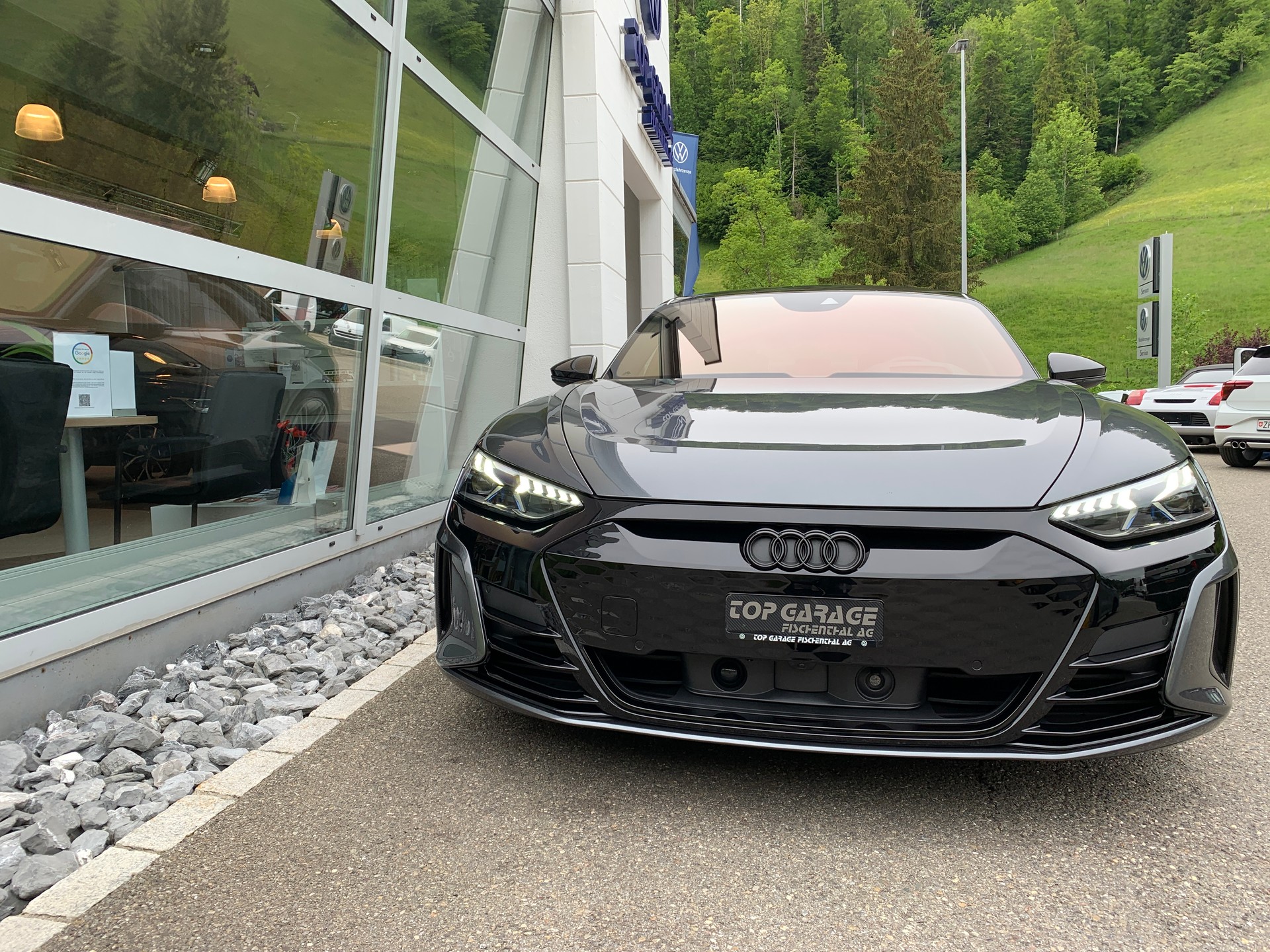 AUDI RS e-tron GT quattro-showroom-element-2