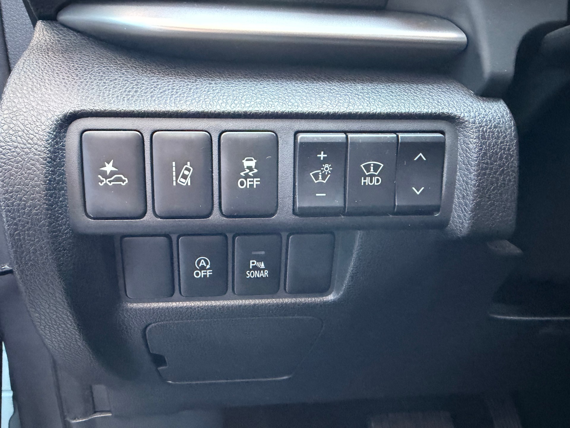 MITSUBISHI Eclipse Cross 1.5 T-Mivec Style Black 4WD CVT-image-9