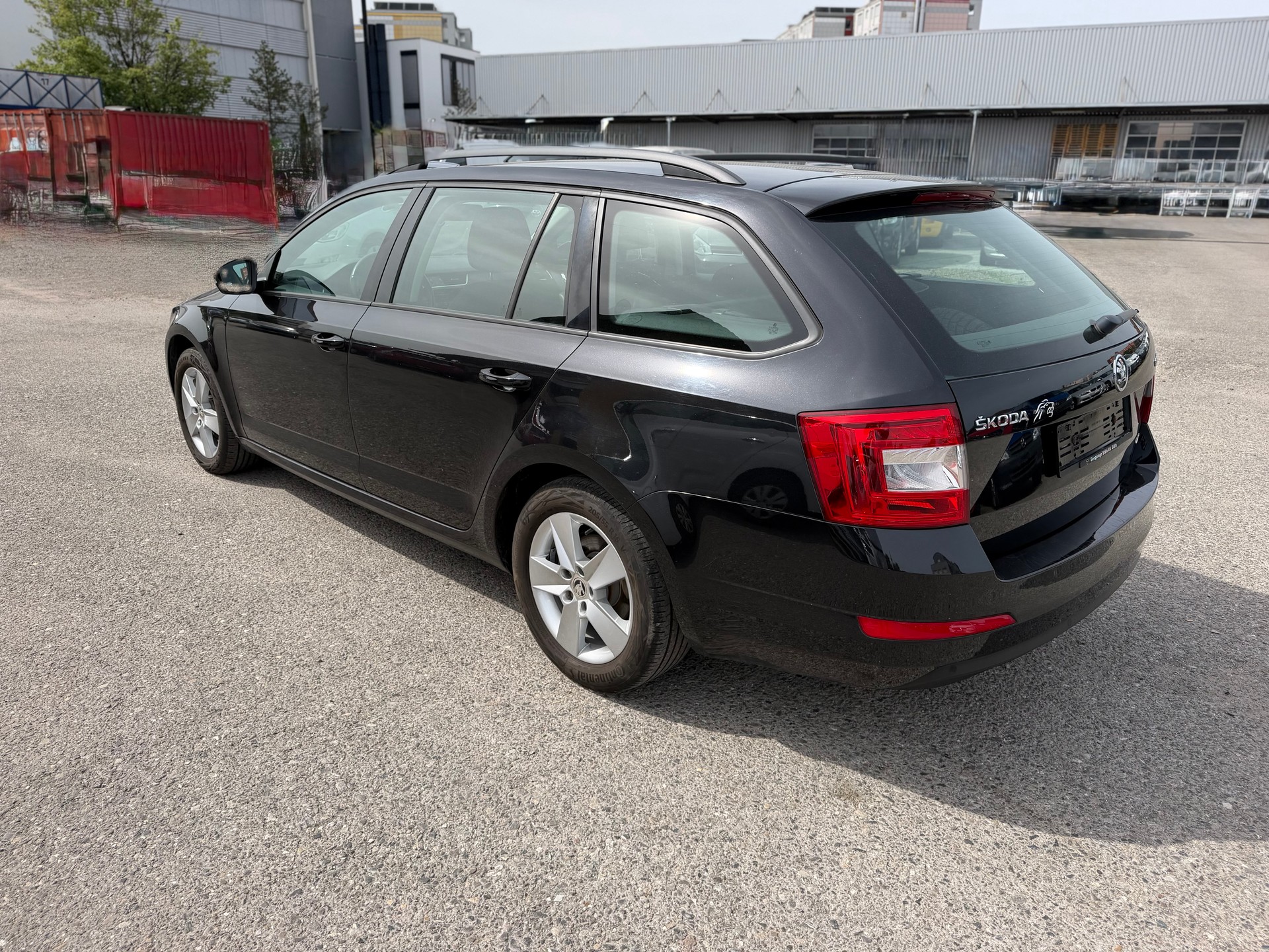 SKODA Octavia Combi 1.6 TDI Elegance 4x4-image-6