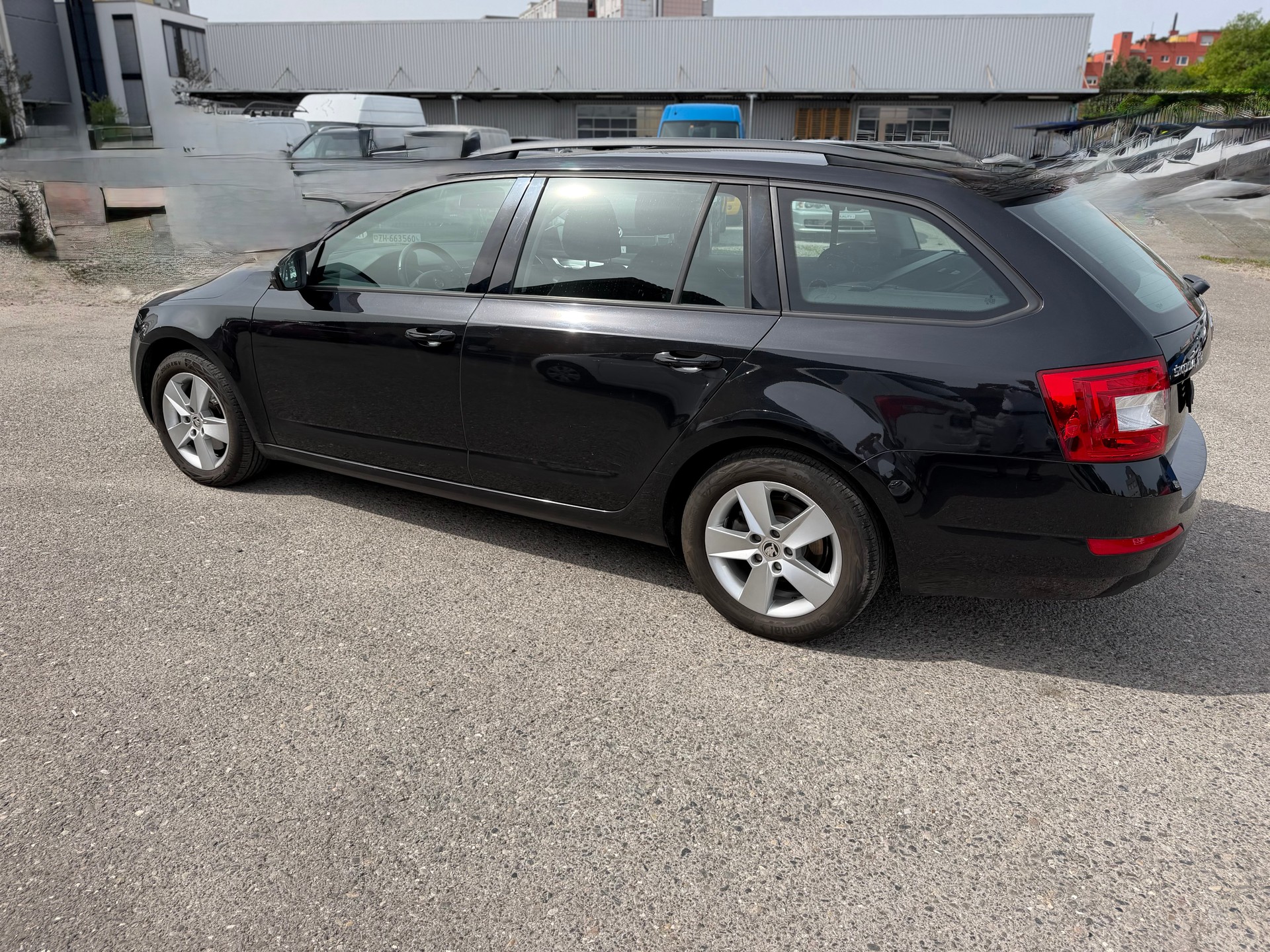 SKODA Octavia Combi 1.6 TDI Elegance 4x4-image-7
