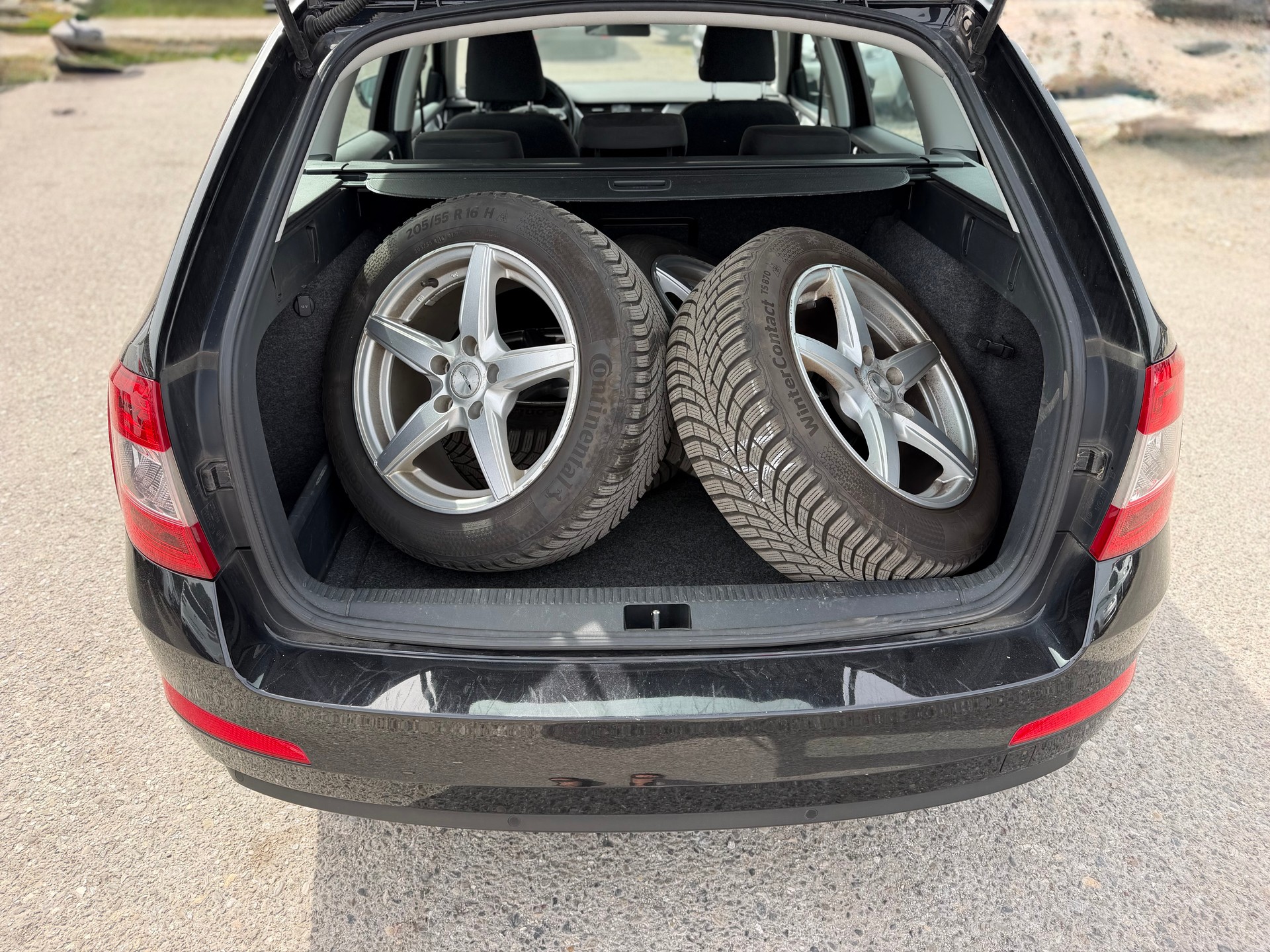 SKODA Octavia Combi 1.6 TDI Elegance 4x4-image-8