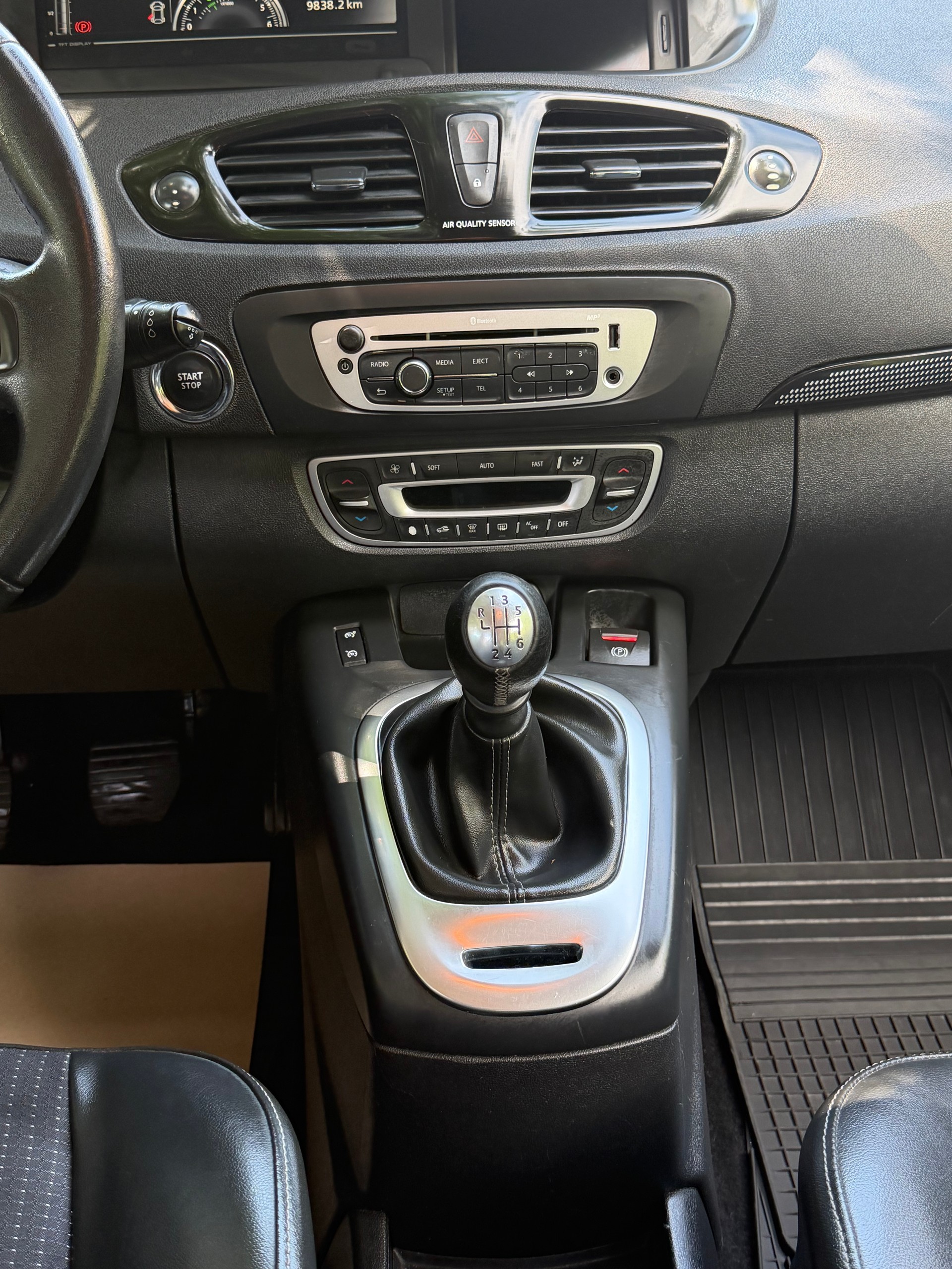 RENAULT Scénic 1.5 dCi Dynamique-image-12