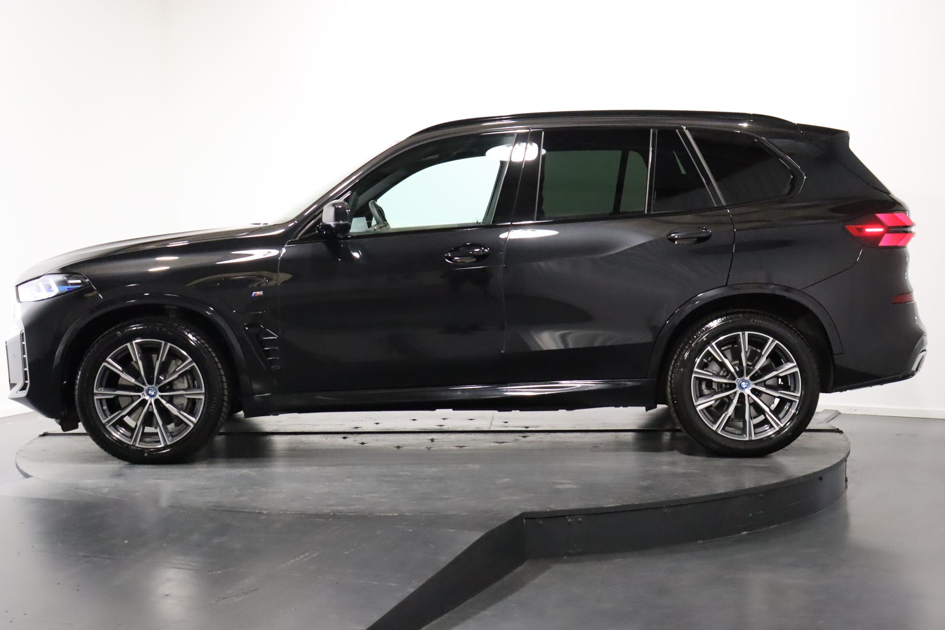 BMW X5 50e xDrive SAG-showroom-element-3