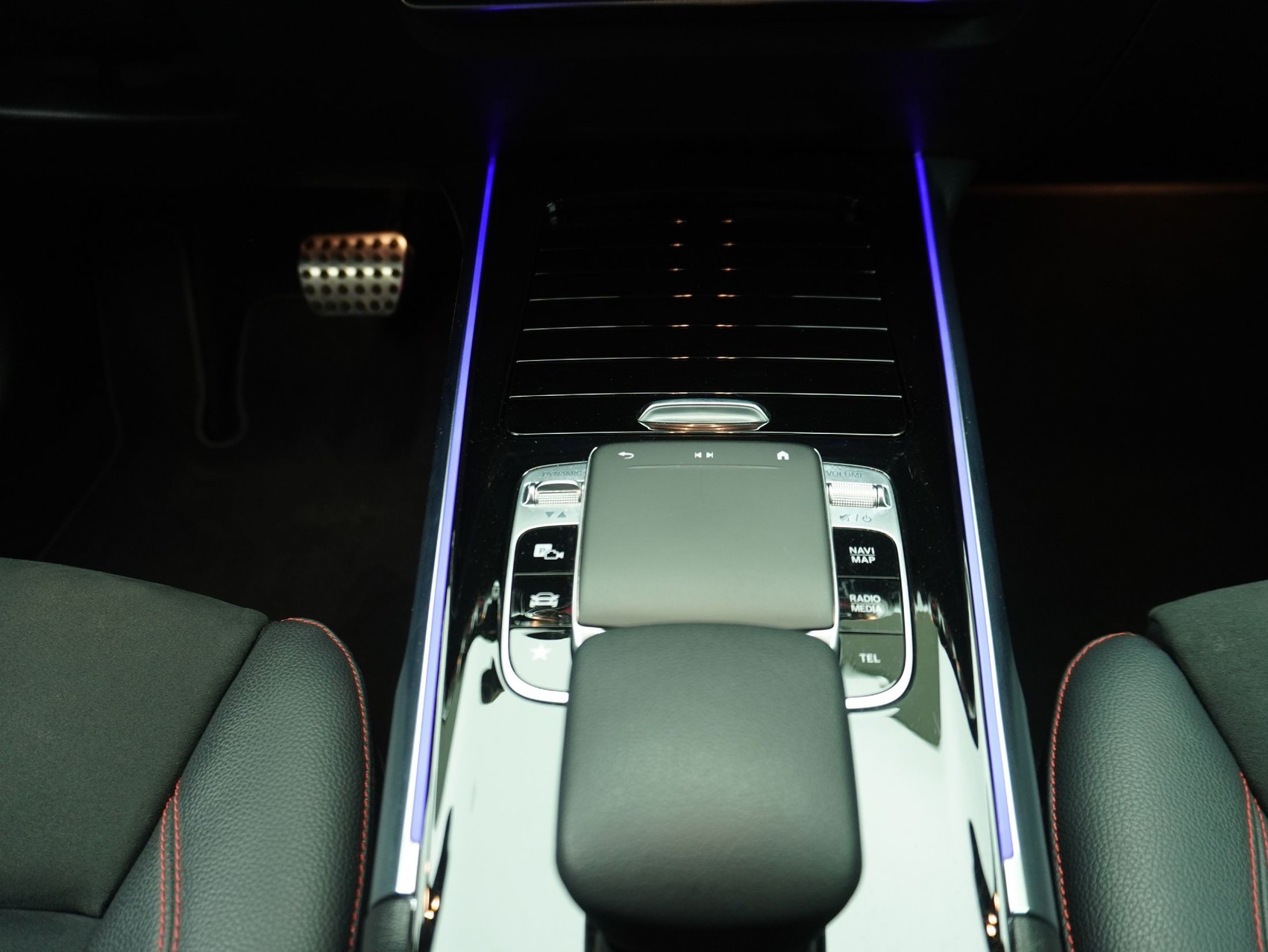 MERCEDES-BENZ GLB-Klasse GLB 250 AMG Line 4matic-image-15