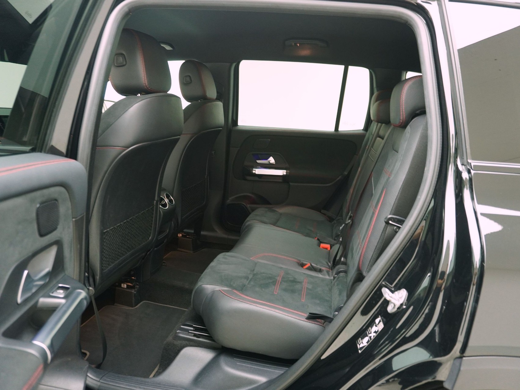 MERCEDES-BENZ GLB-Klasse GLB 250 AMG Line 4matic-image-11
