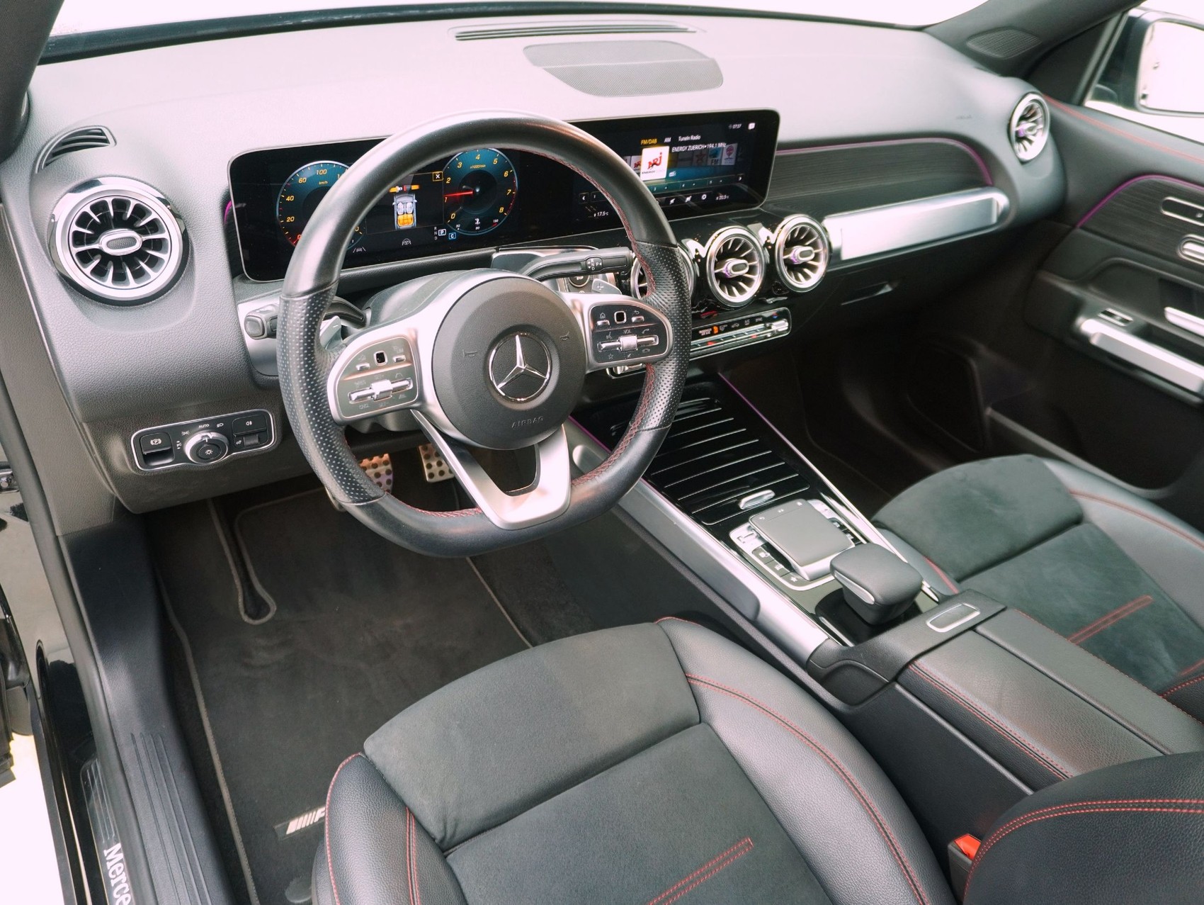 MERCEDES-BENZ GLB-Klasse GLB 250 AMG Line 4matic-image-10