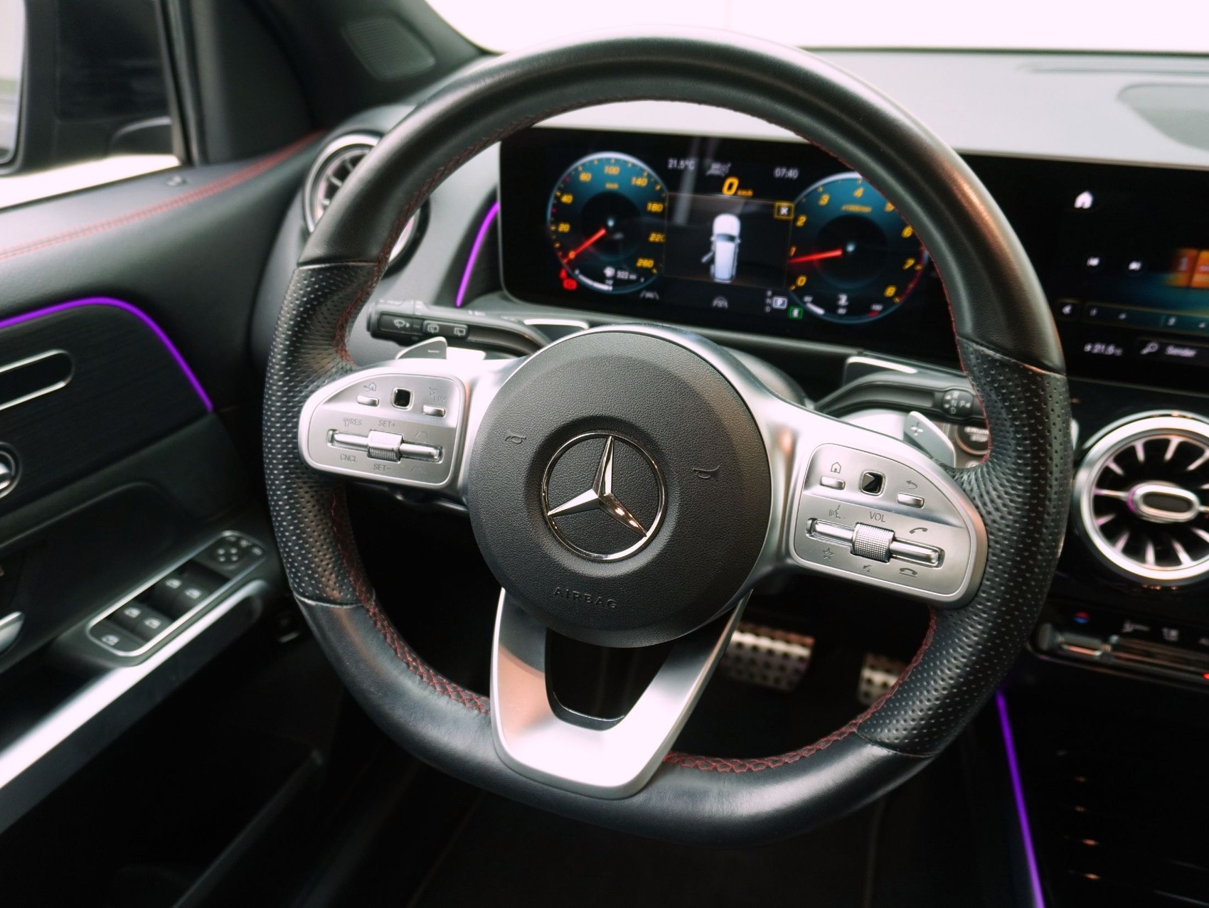 MERCEDES-BENZ GLB-Klasse GLB 250 AMG Line 4matic-image-7