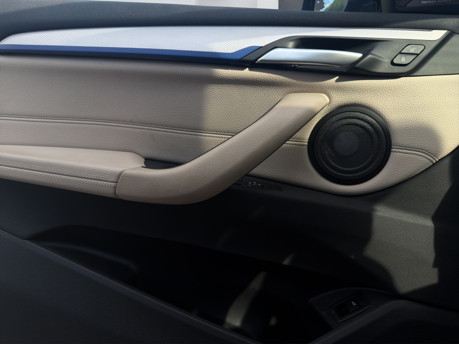 BMW X1 25i xDrive SAG-image-19