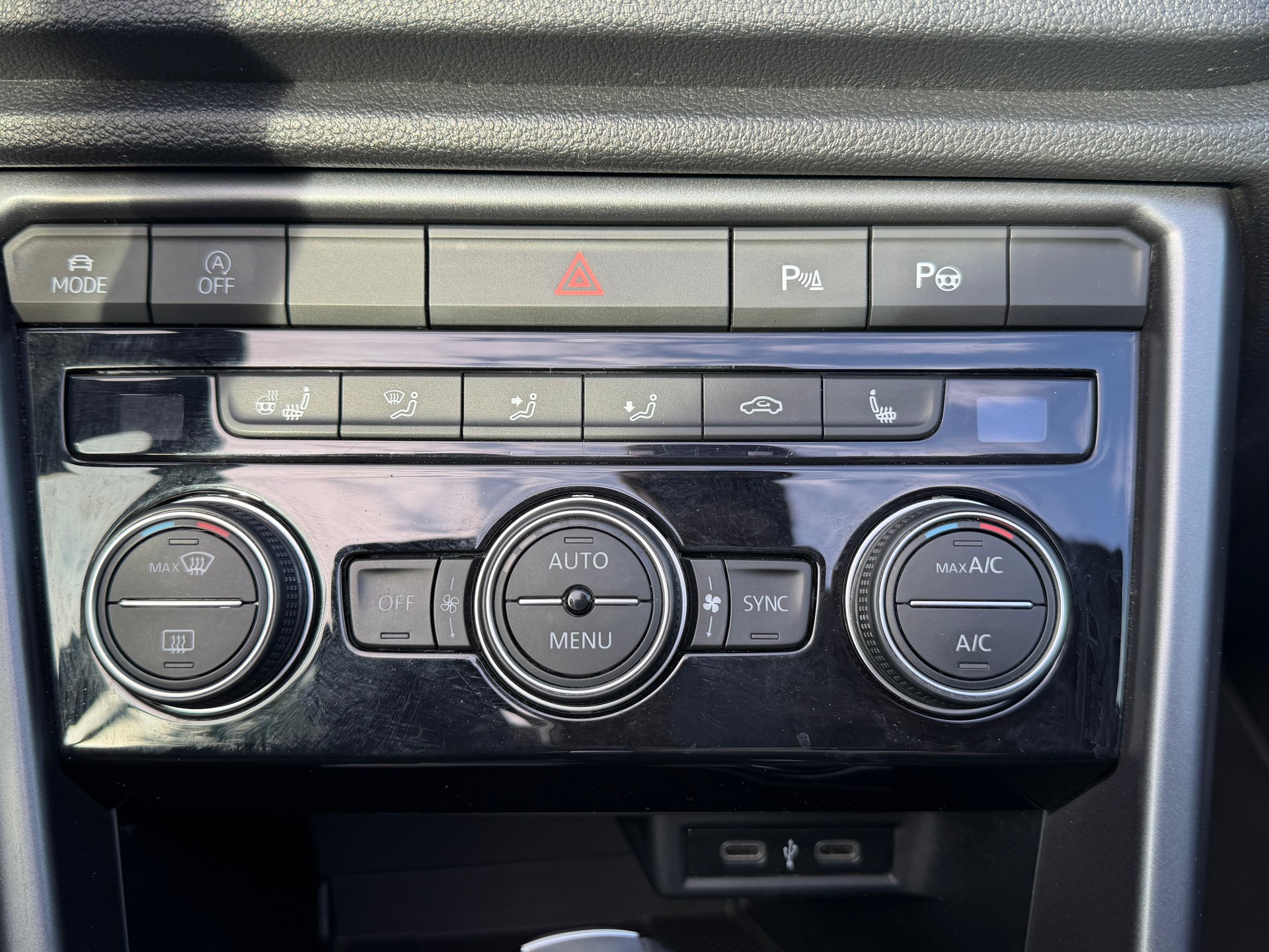 VW T-Roc Cabriolet 1.5 TSI EVO Advance DSG-image-16