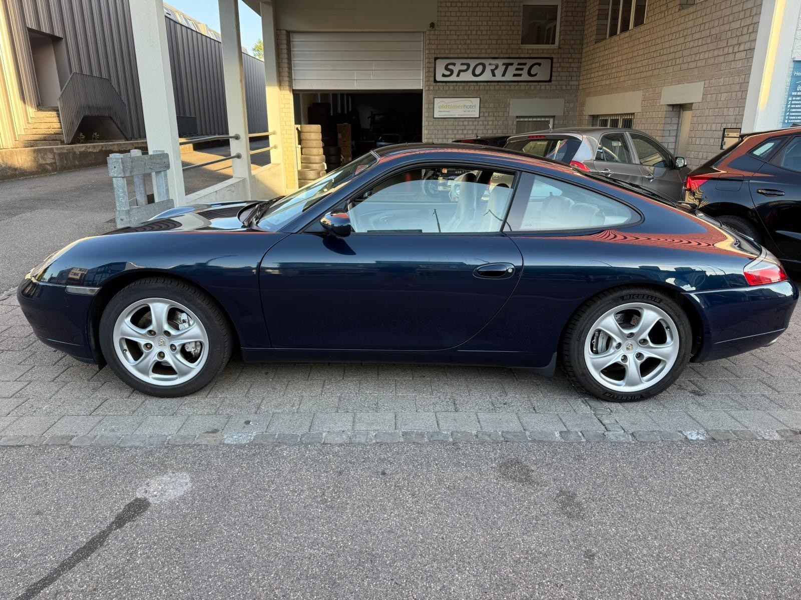 PORSCHE 911 Carrera 4