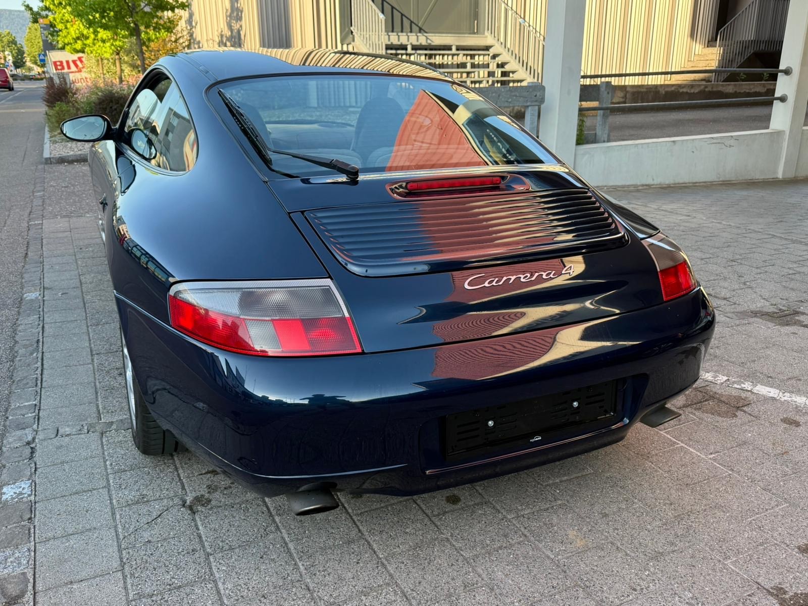 PORSCHE 911 Carrera 4-showroom-element-3