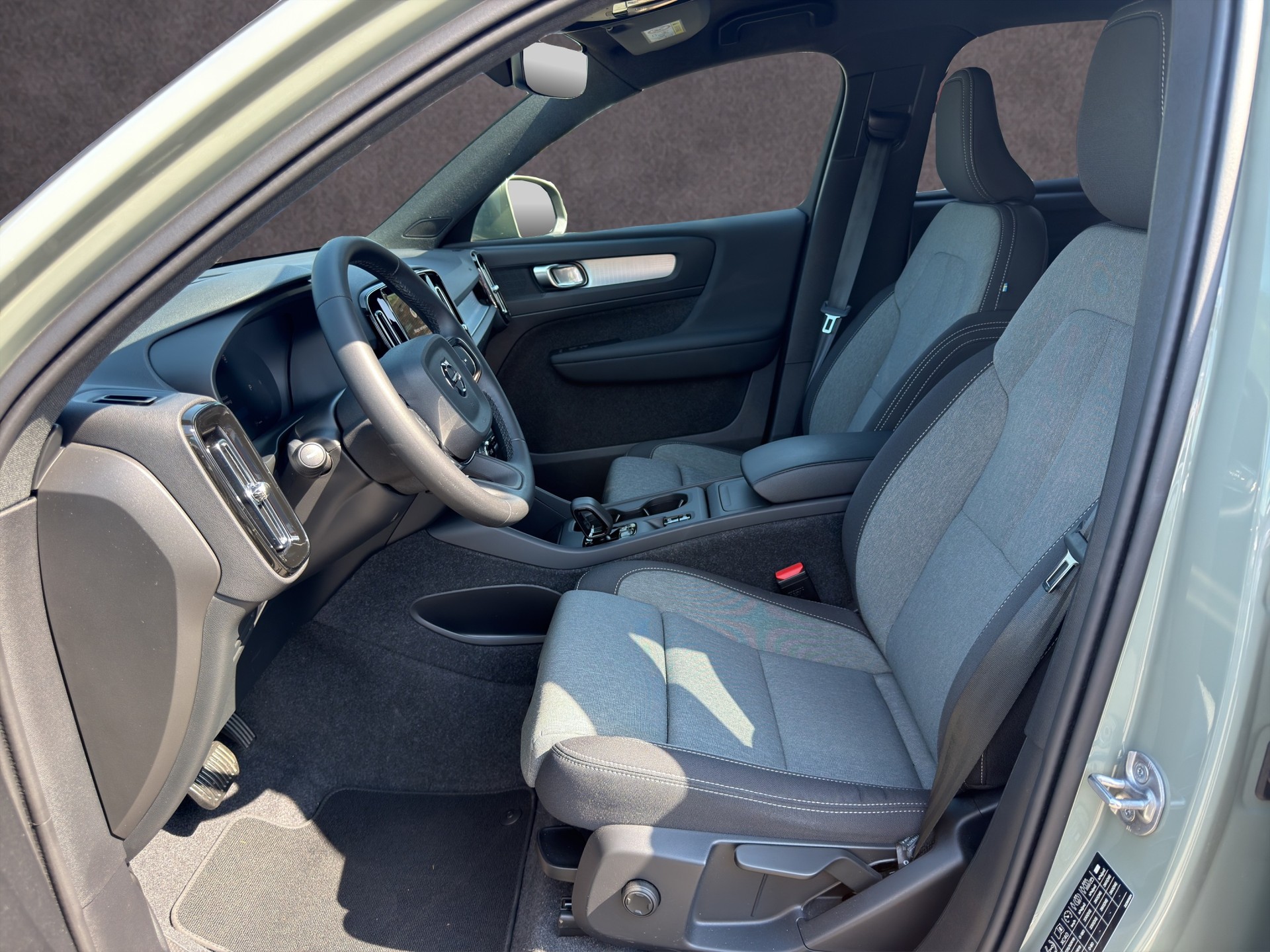 VOLVO XC40 2.0 B3 MH XCITE-image-8