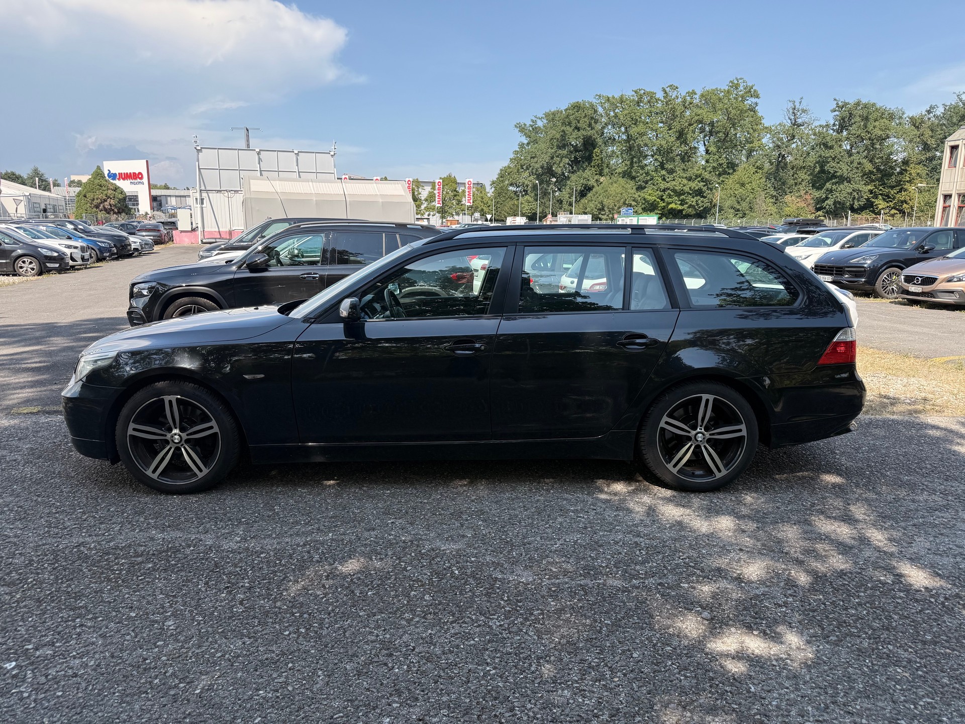 BMW 525i Touring Steptronic-showroom-element-1