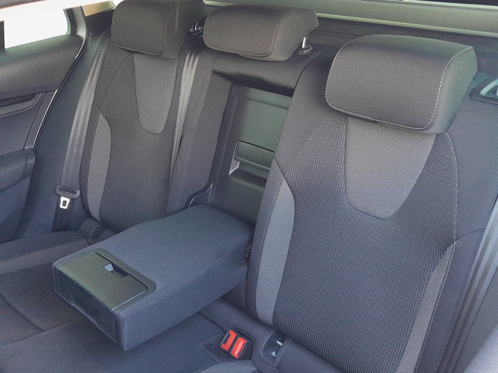SKODA Octavia Combi 2.0 TDI DSG Selection-image-11
