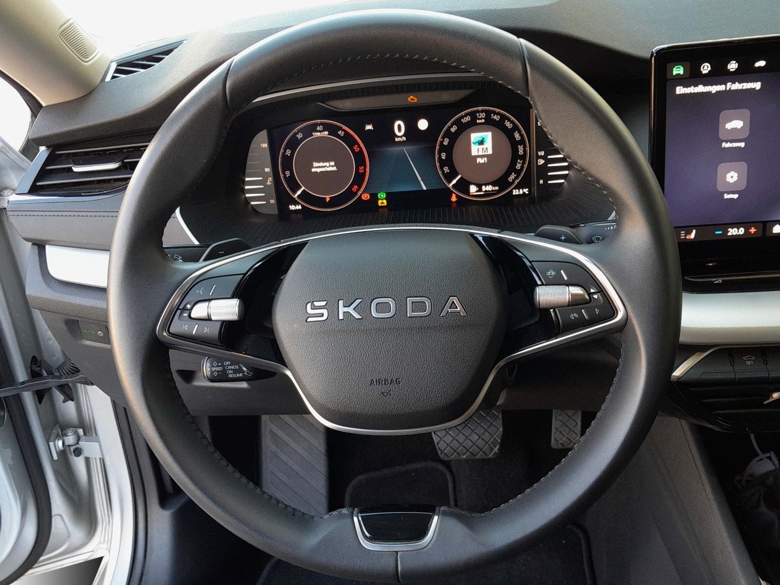 SKODA Octavia Combi 2.0 TDI DSG Selection-image-9