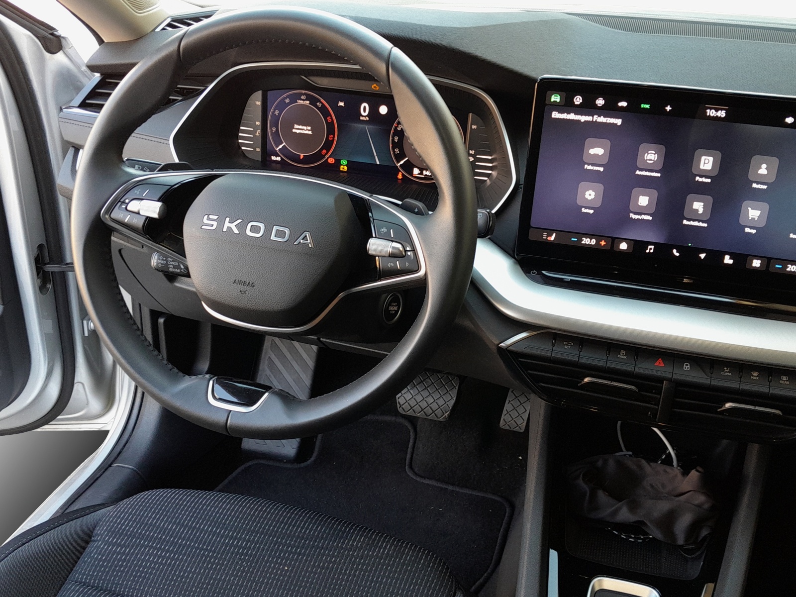 SKODA Octavia Combi 2.0 TDI DSG Selection-image-8