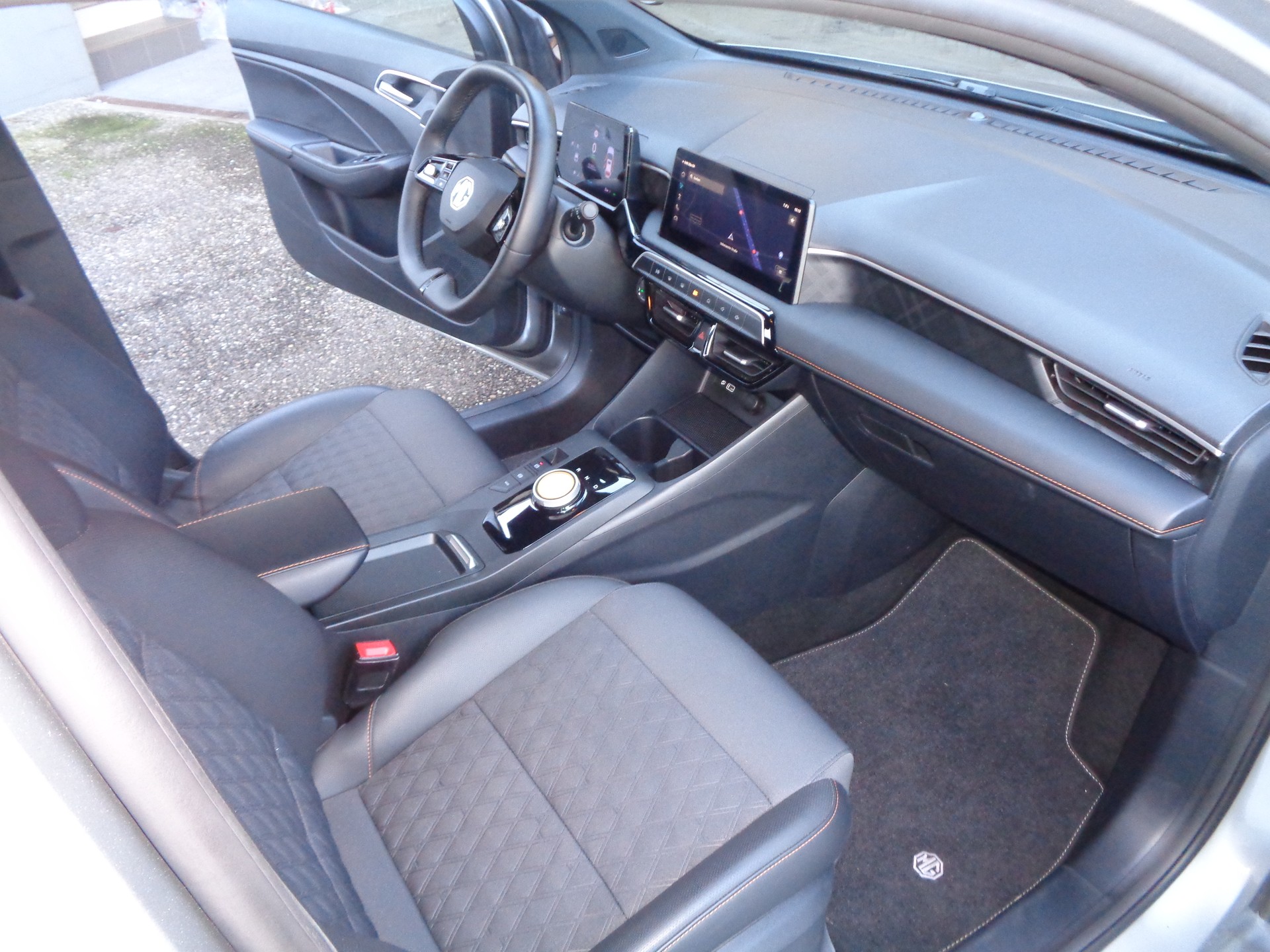 MG 3 1.5 Hybrid Luxury Aut.-image-8