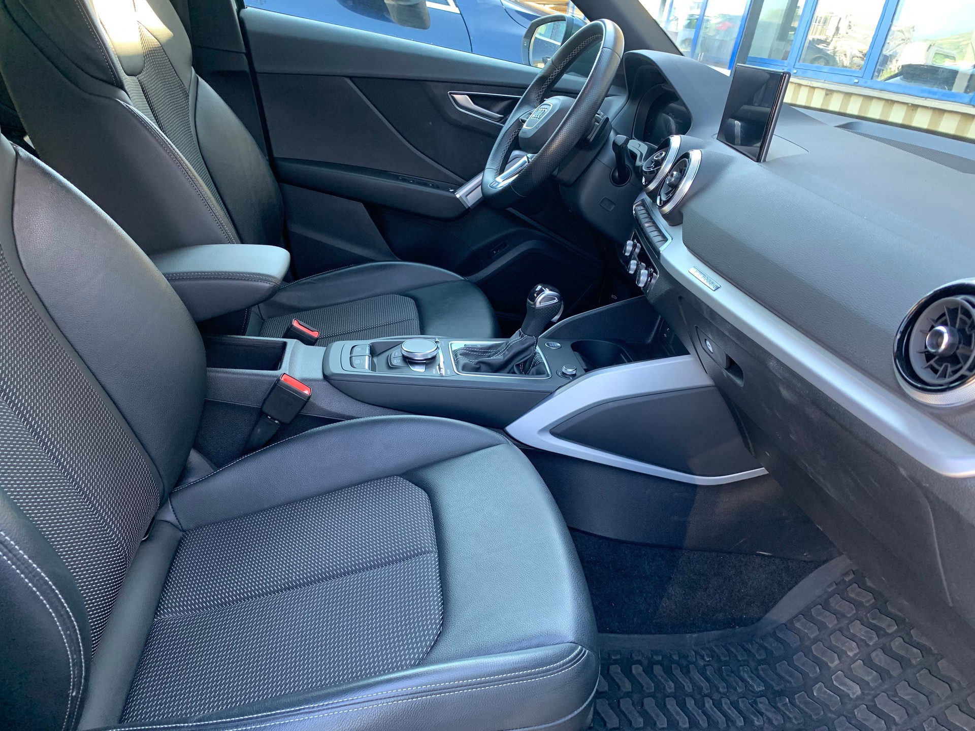 AUDI Q2 40 TFSI S line quattro S-tronic-image-17