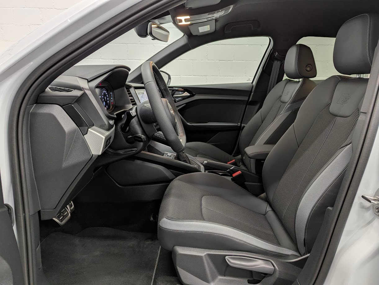 AUDI A1 Sportback 2.0 40 TFSI S Line S-Tronic*5J GAR S-LINE KOMPLETT ALL-BLACK VOLL-LED DÄMPFER ACC KEY*-showroom-element-3