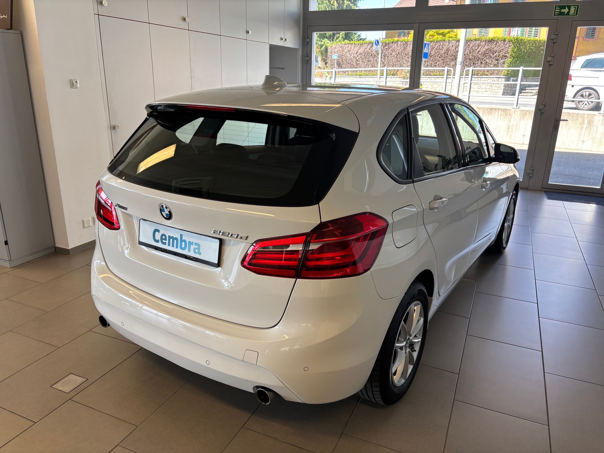 BMW 220d xDrive Active Tourer Steptronic-showroom-element-2