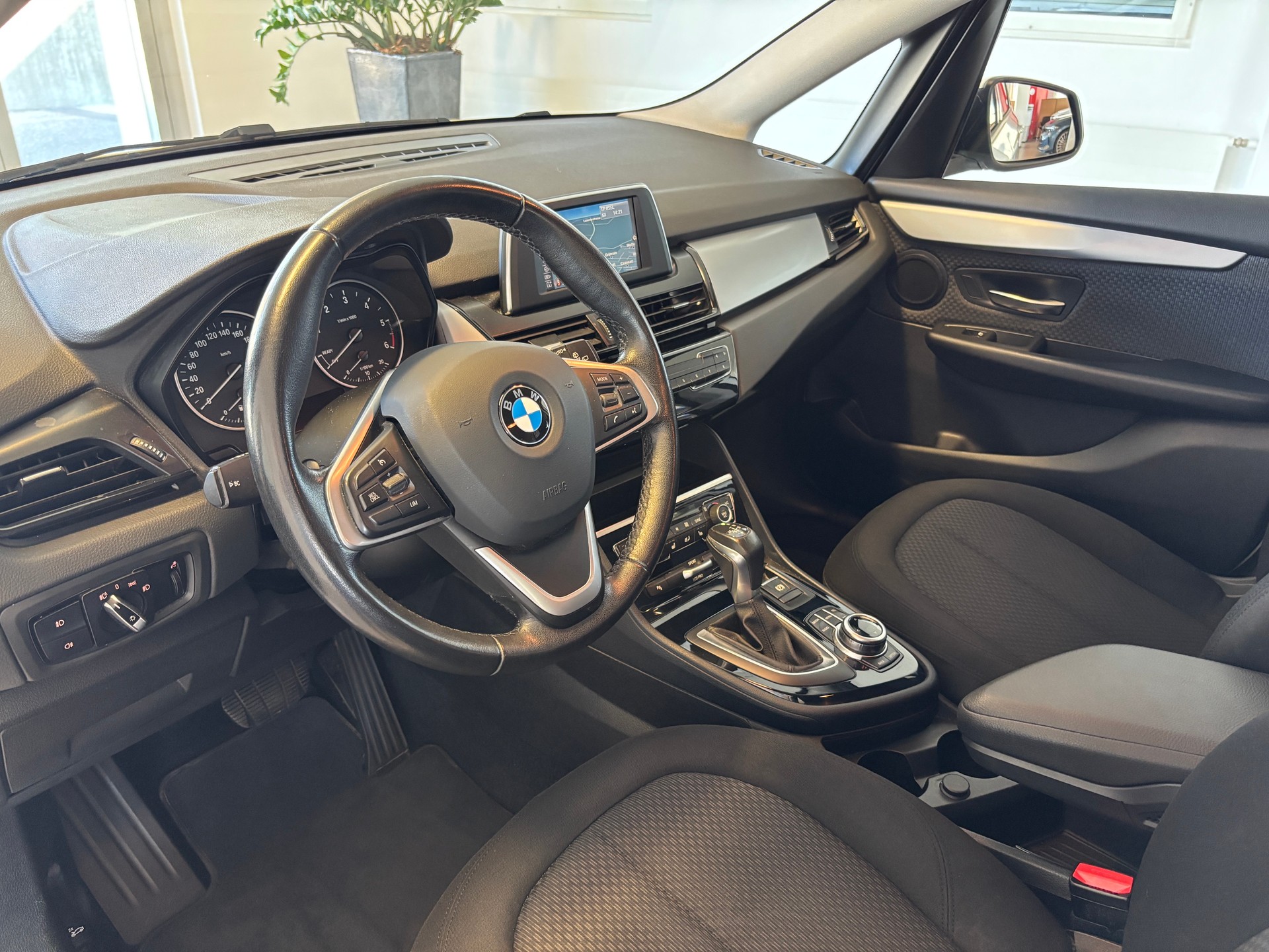 BMW 220d xDrive Active Tourer Steptronic-showroom-element-3