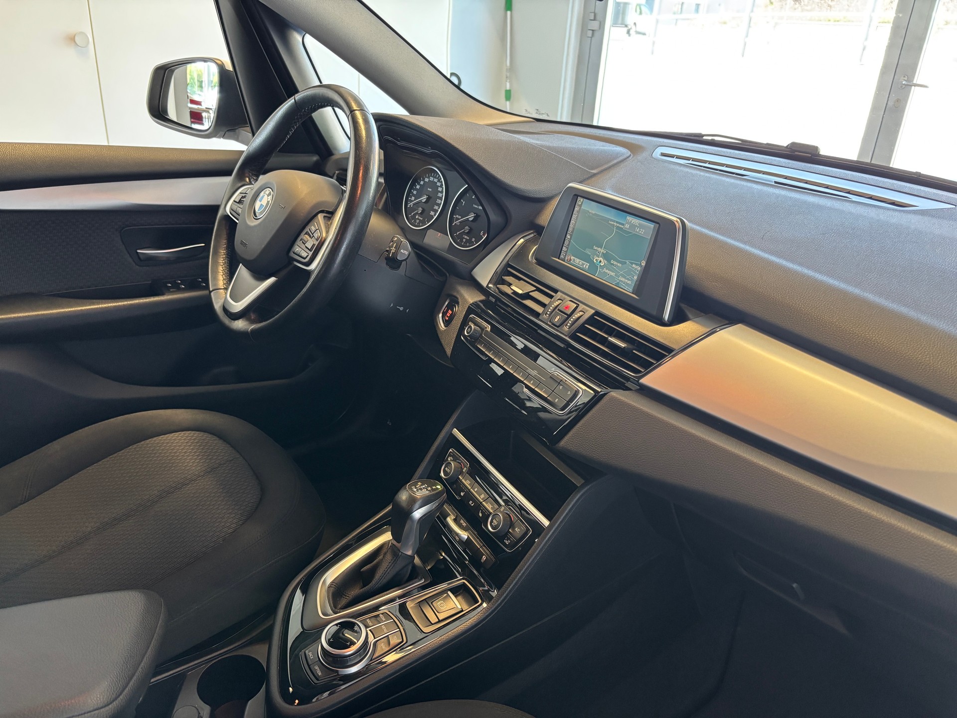 BMW 220d xDrive Active Tourer Steptronic-image-7