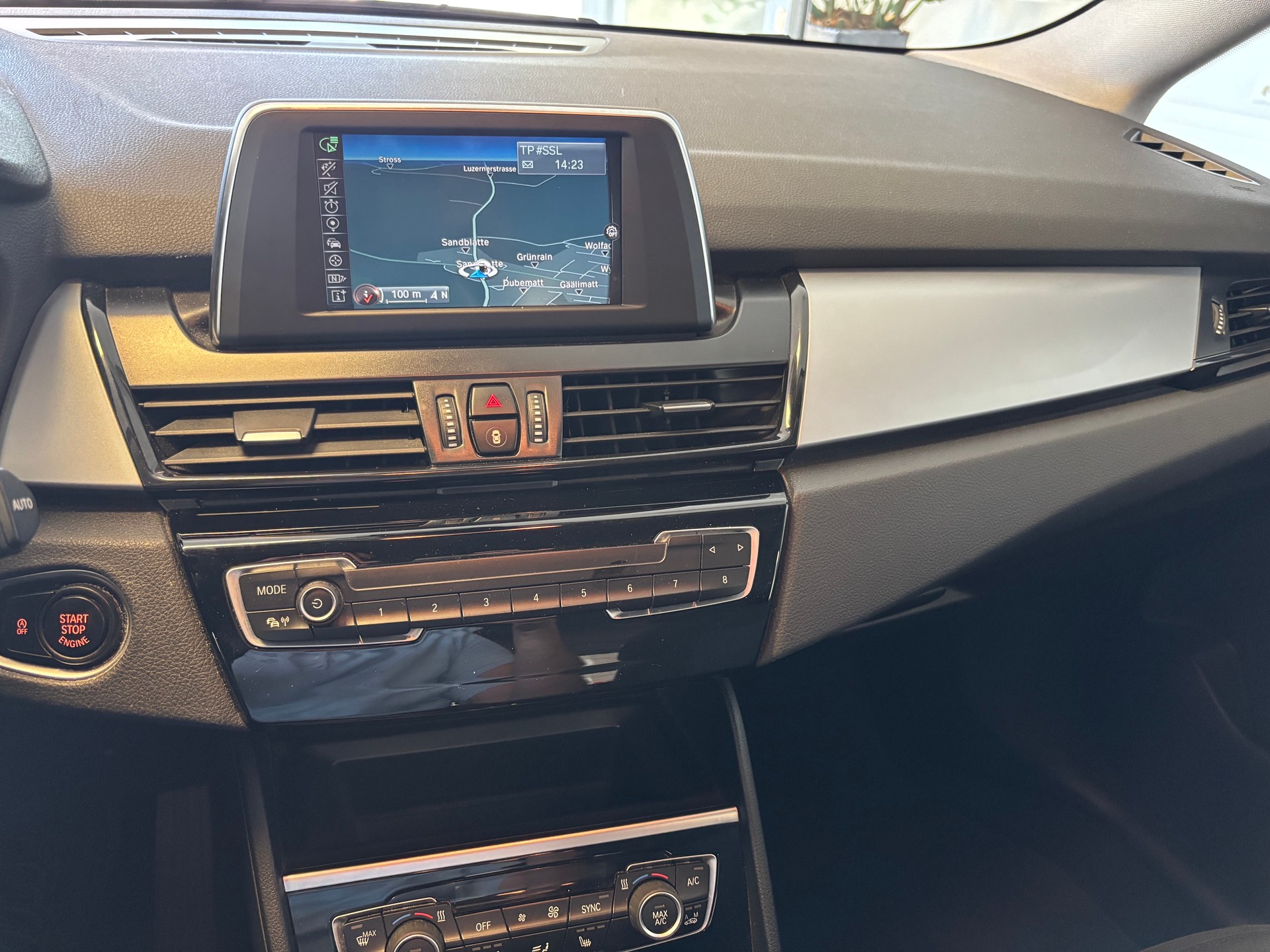 BMW 220d xDrive Active Tourer Steptronic-image-9