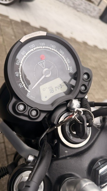 TRIUMPH Street Twin 900-image-2