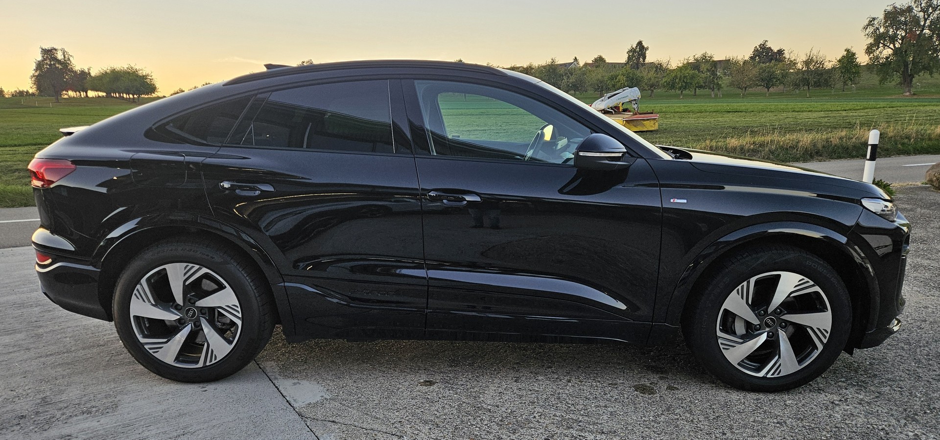 AUDI Q6 Sportback e-tron quattro S-Line Tech pro mit Anhängerkupplung-image-11