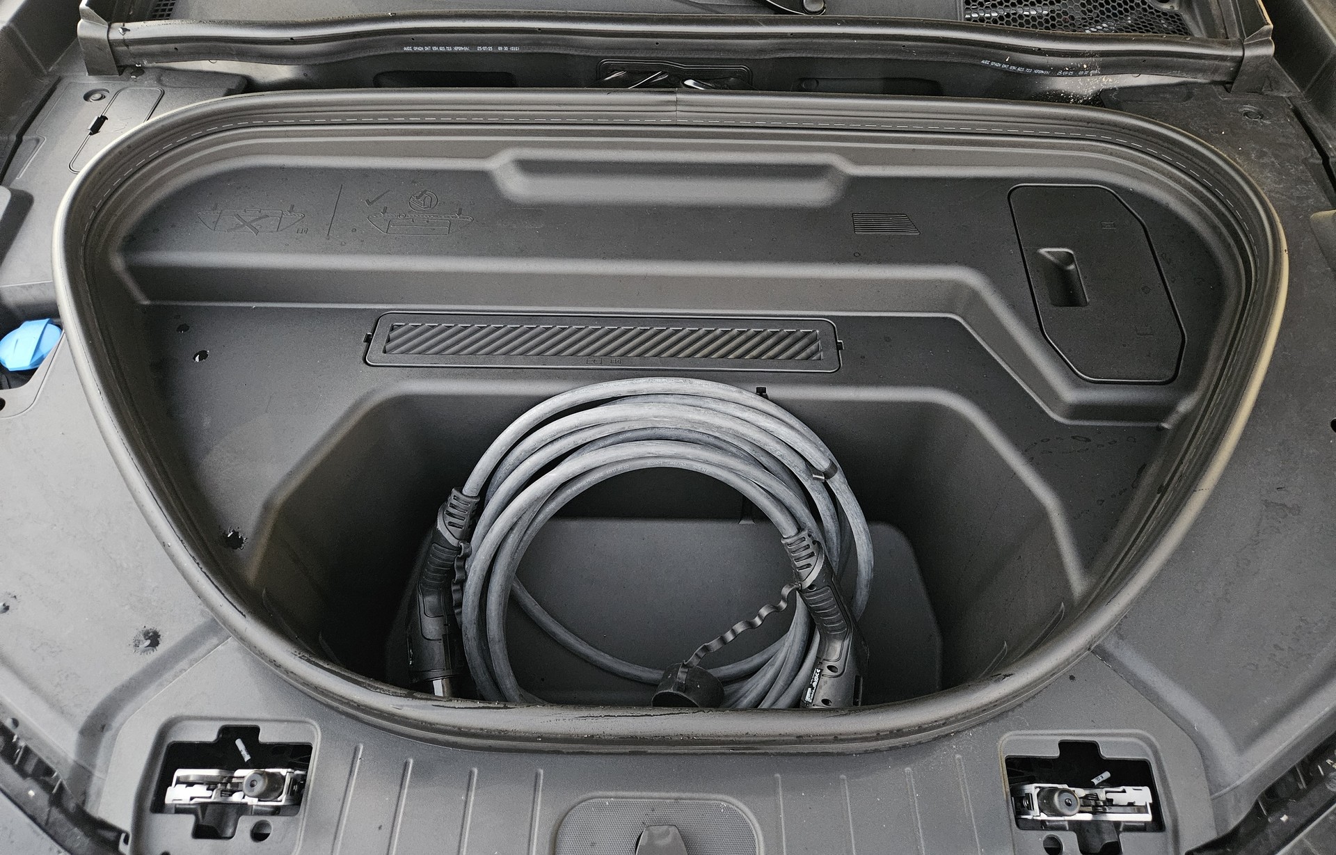 AUDI Q6 Sportback e-tron quattro S-Line Tech pro mit Anhängerkupplung-image-26