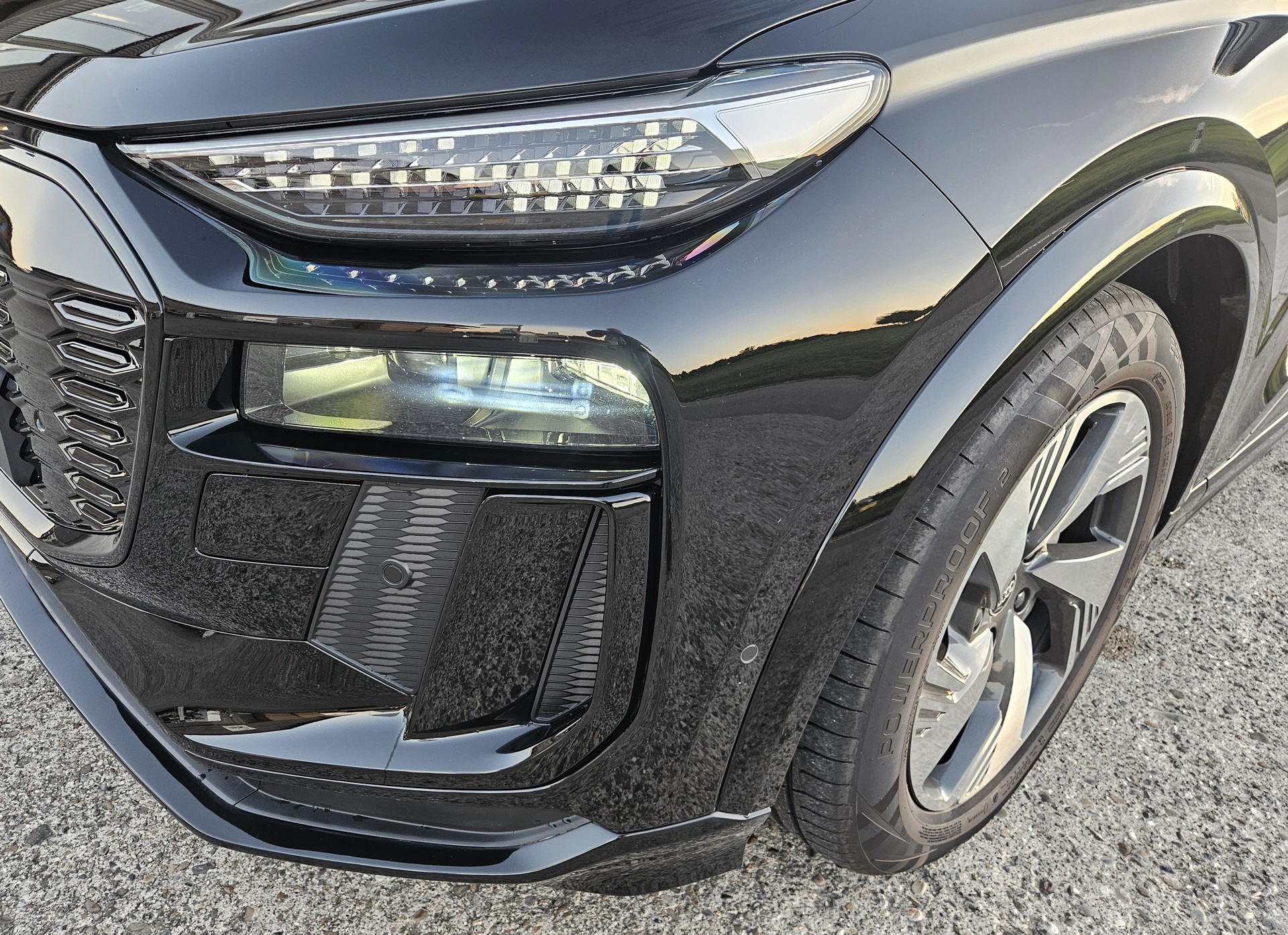 AUDI Q6 Sportback e-tron quattro S-Line Tech pro mit Anhängerkupplung-showroom-element-3