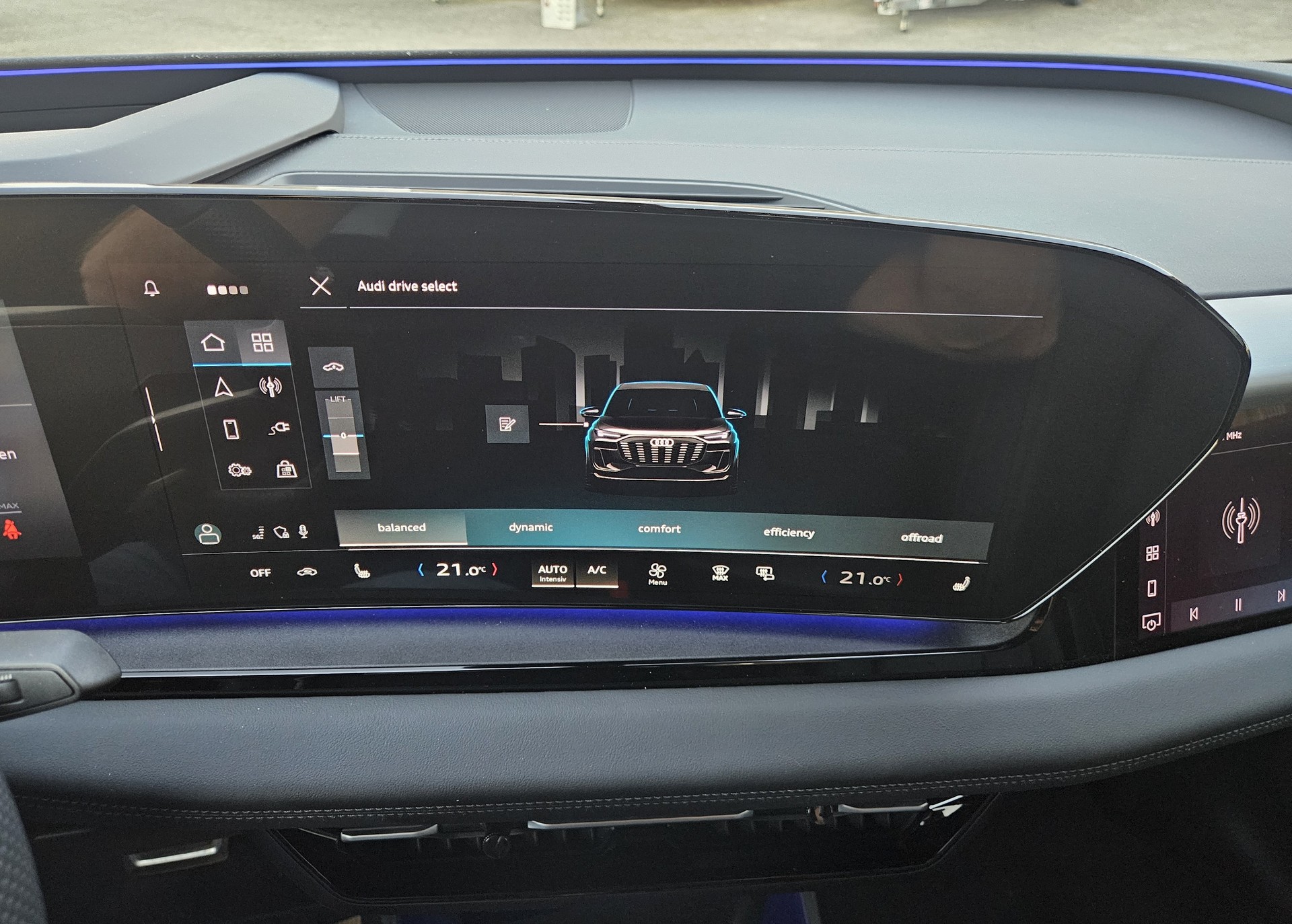 AUDI Q6 Sportback e-tron quattro S-Line Tech pro mit Anhängerkupplung-image-23