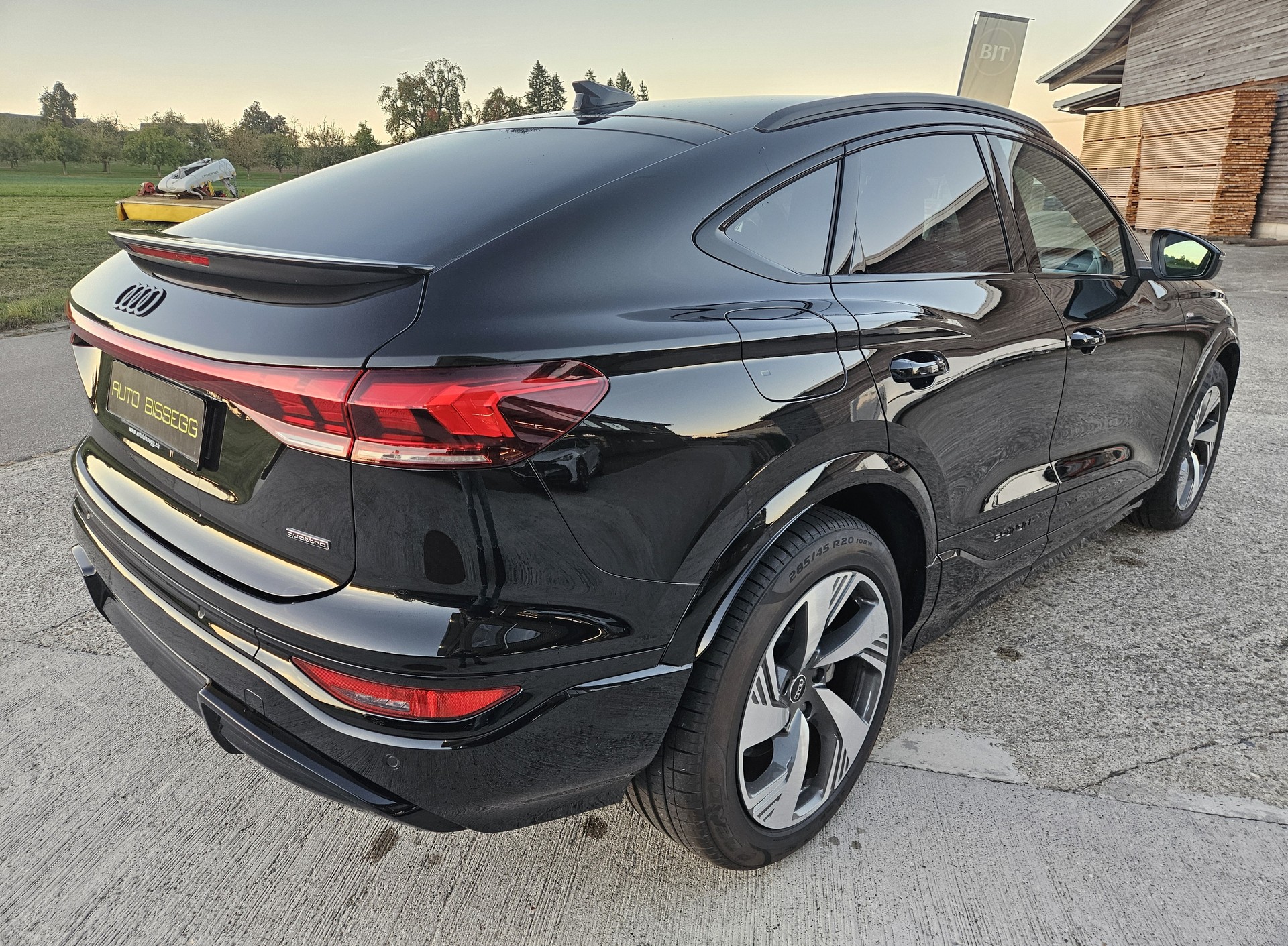 AUDI Q6 Sportback e-tron quattro S-Line Tech pro mit Anhängerkupplung-image-9