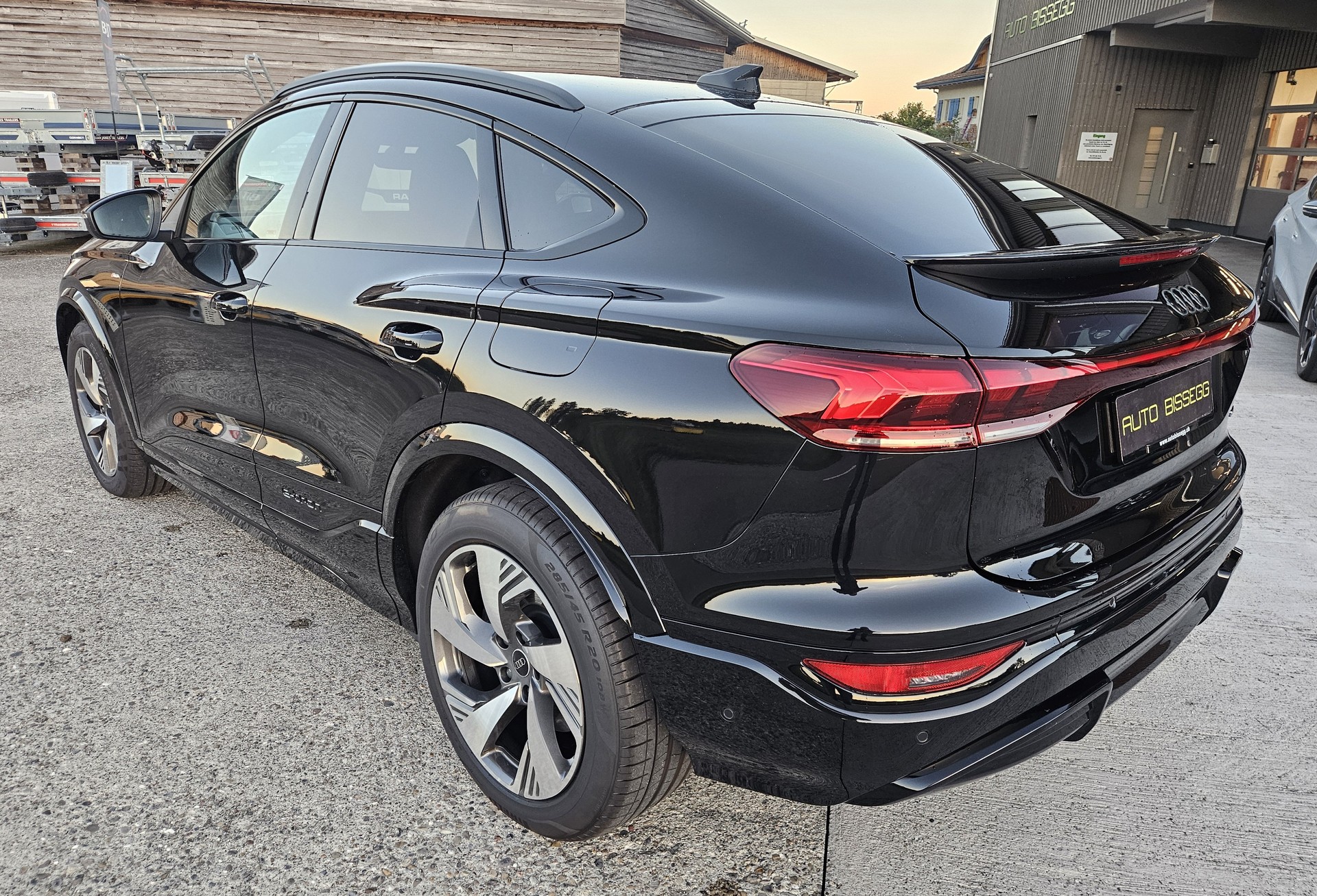 AUDI Q6 Sportback e-tron quattro S-Line Tech pro mit Anhängerkupplung-image-5