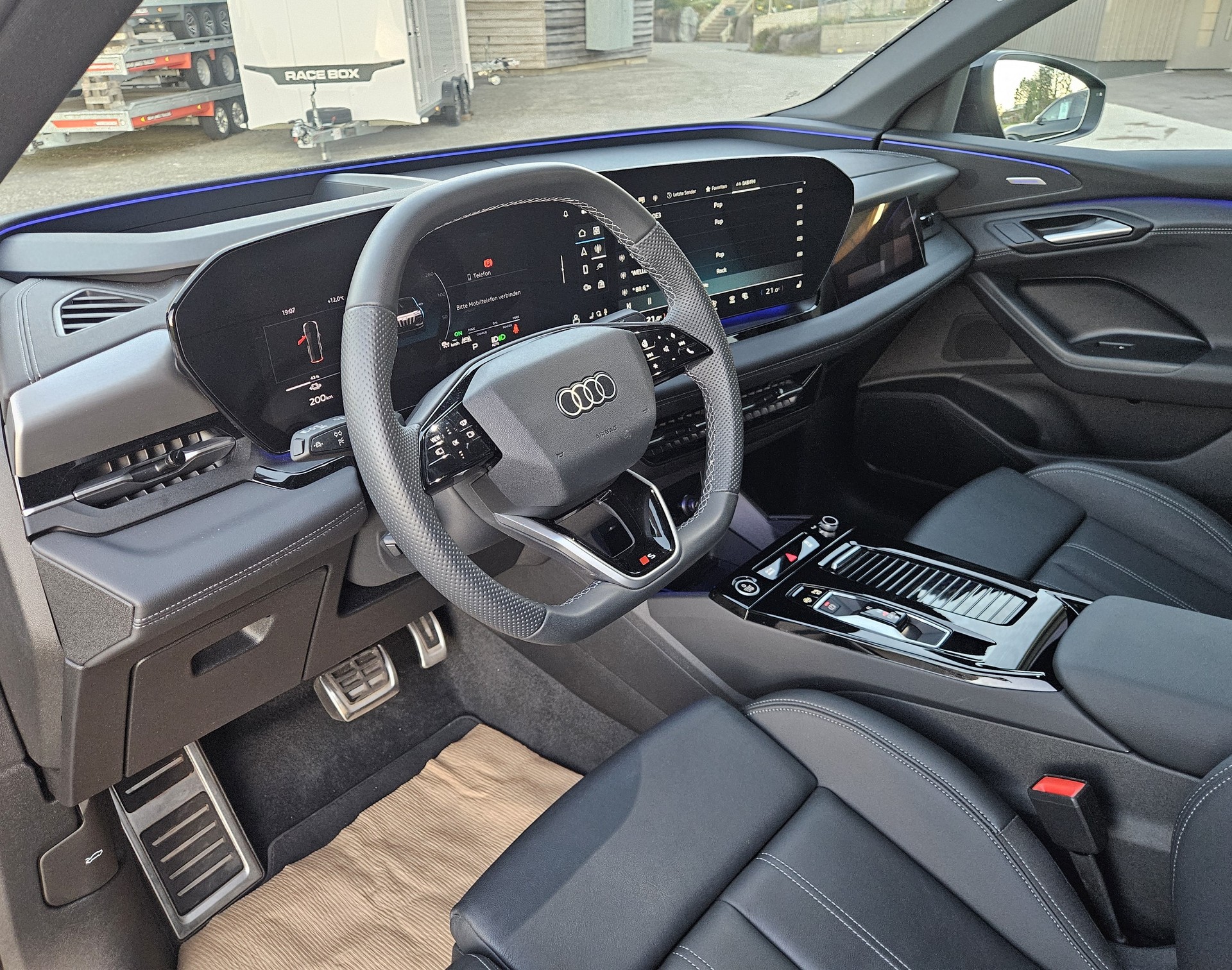 AUDI Q6 Sportback e-tron quattro S-Line Tech pro mit Anhängerkupplung-image-13