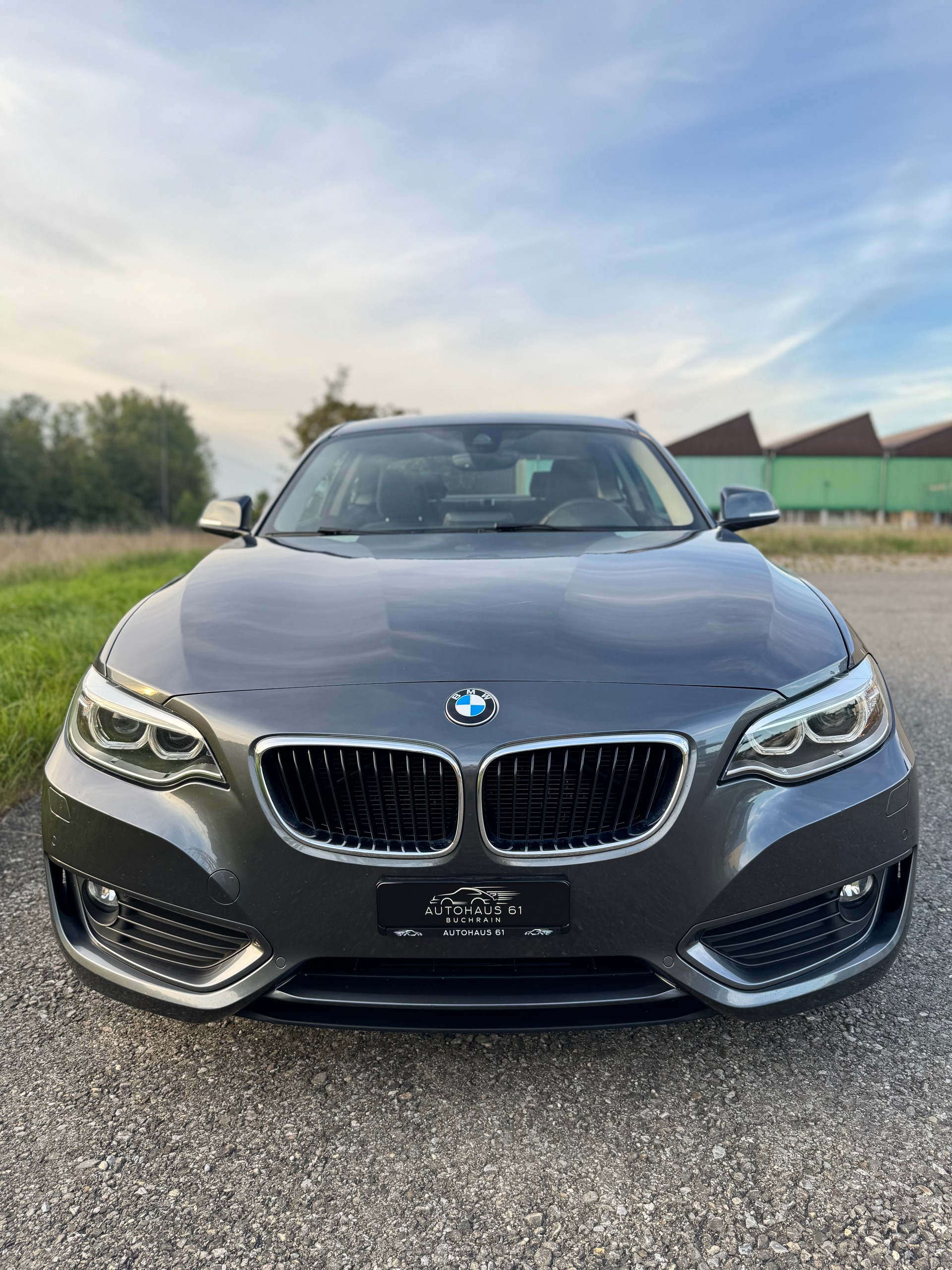BMW 220i Modern Line Steptronic / ab MFK bei Verkauf-showroom-element-3