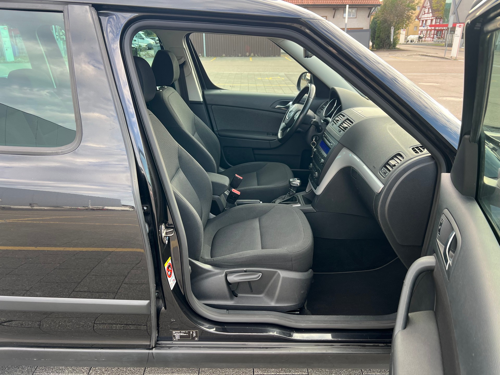 SKODA Yeti 2.0 TDI Ambition 4x4 DSG-image-8