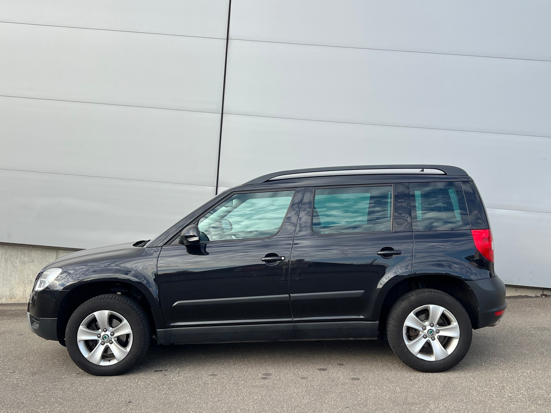 SKODA Yeti 2.0 TDI Ambition 4x4 DSG-image-2