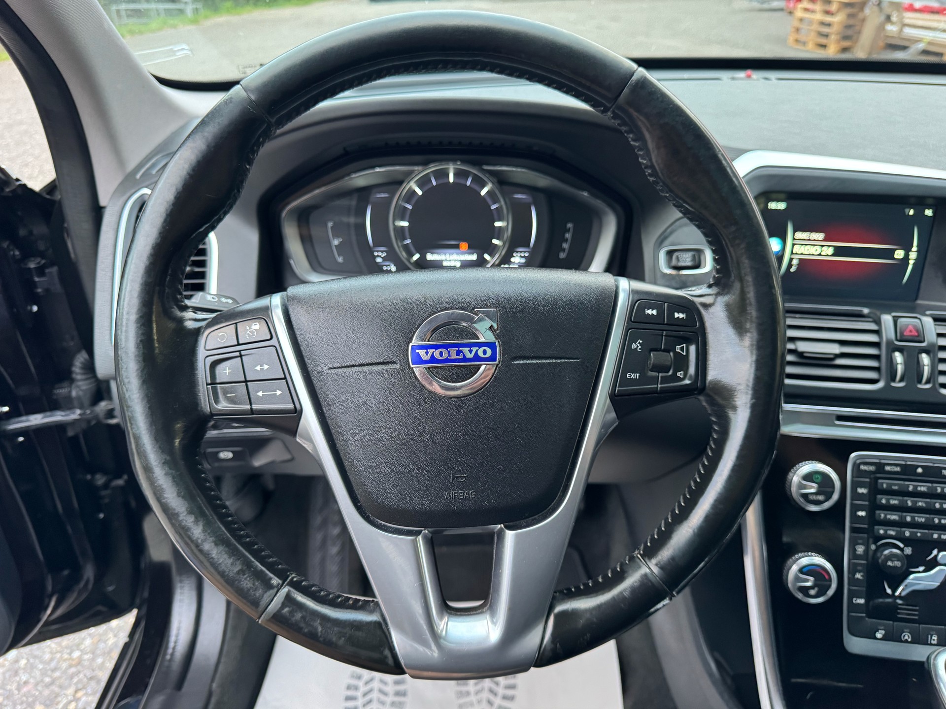 VOLVO XC60 D5 AWD Kinetic Geartronic-image-23