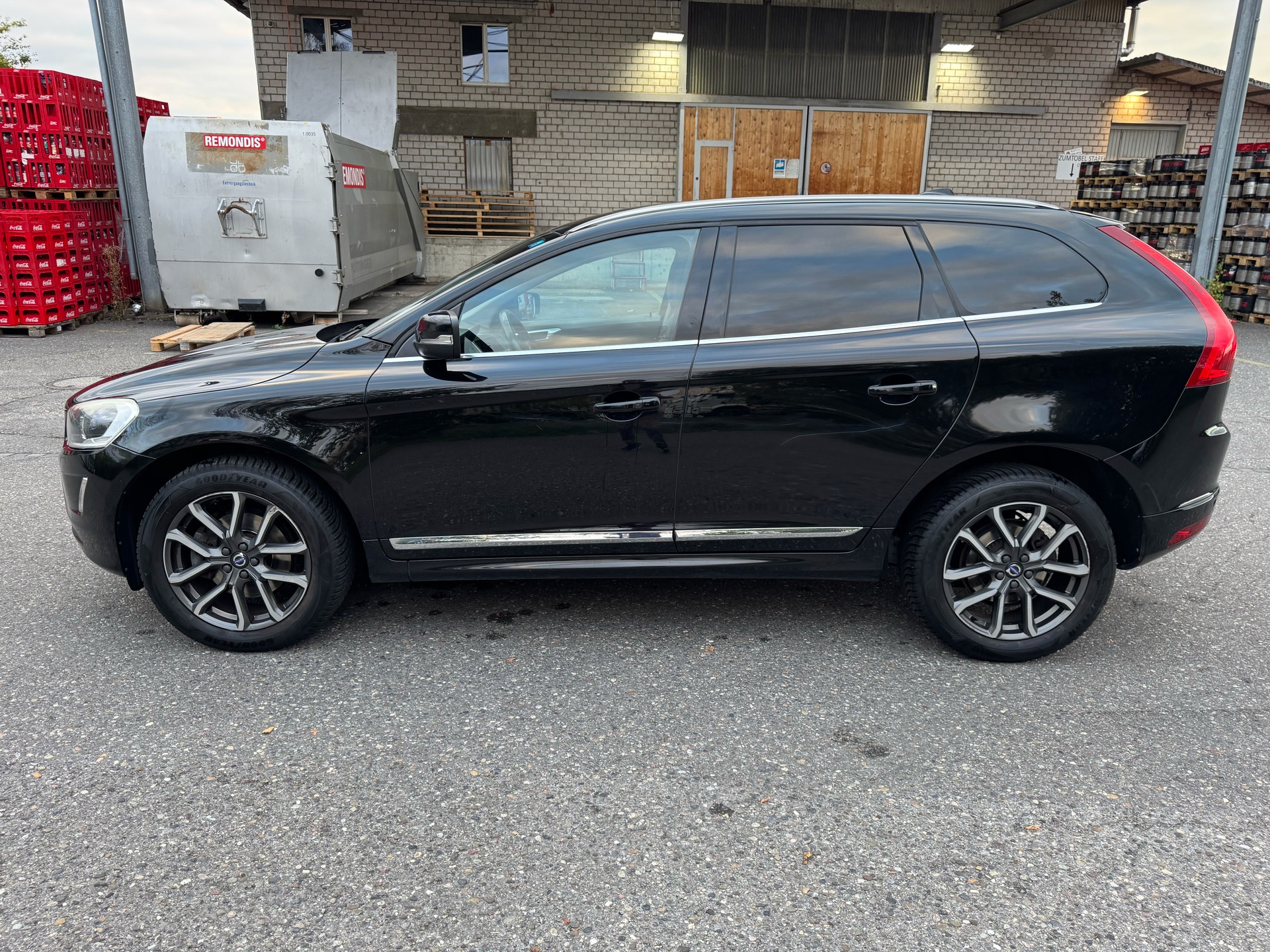 VOLVO XC60 D5 AWD Kinetic Geartronic-image-8