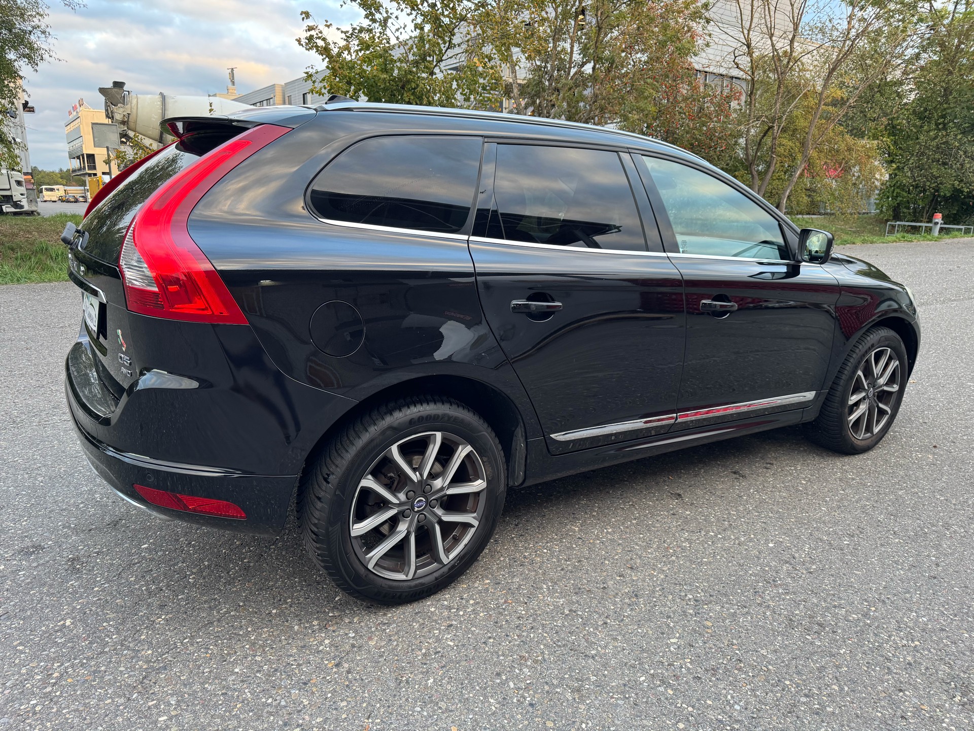 VOLVO XC60 D5 AWD Kinetic Geartronic-image-5
