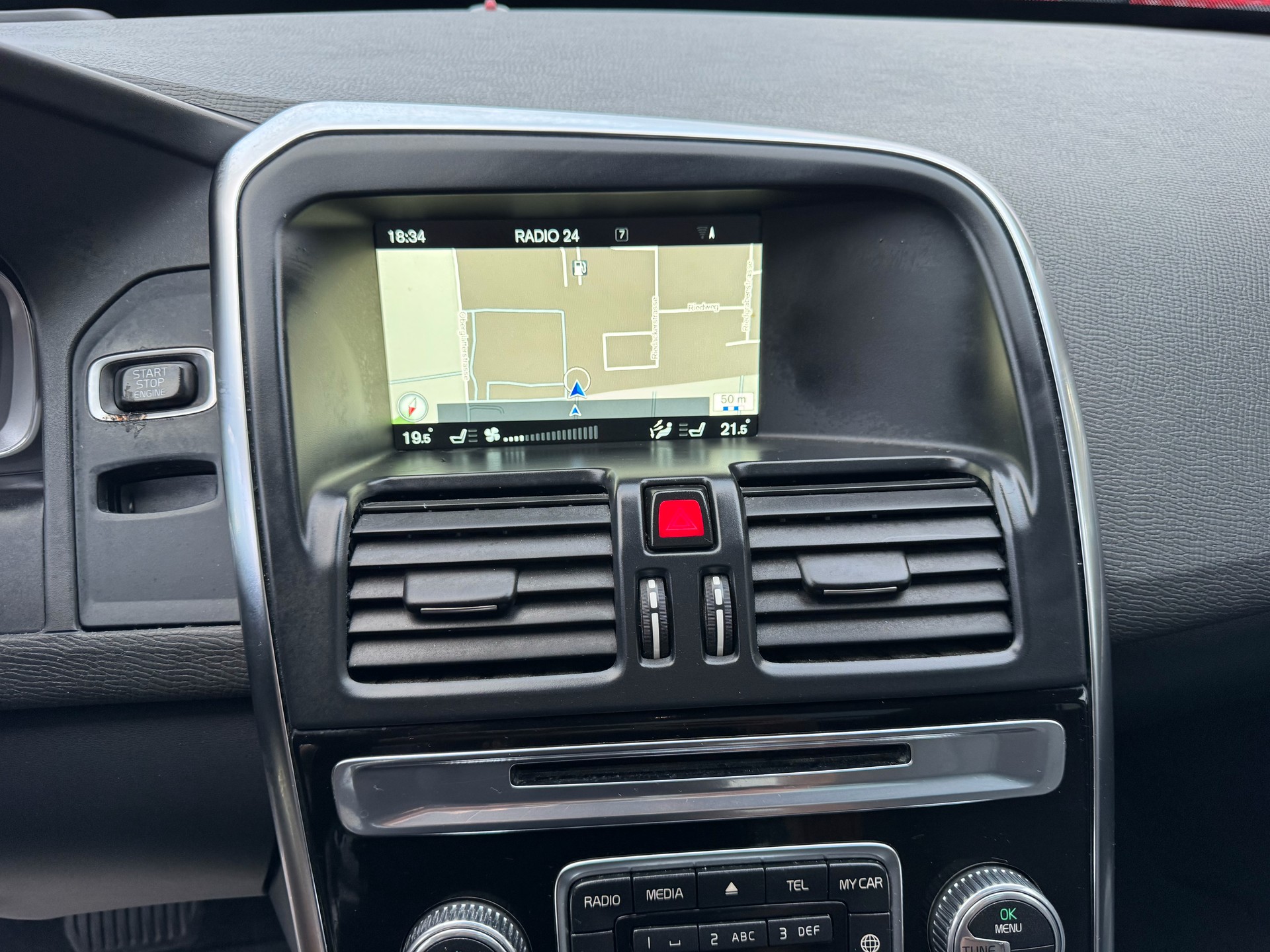 VOLVO XC60 D5 AWD Kinetic Geartronic-image-28
