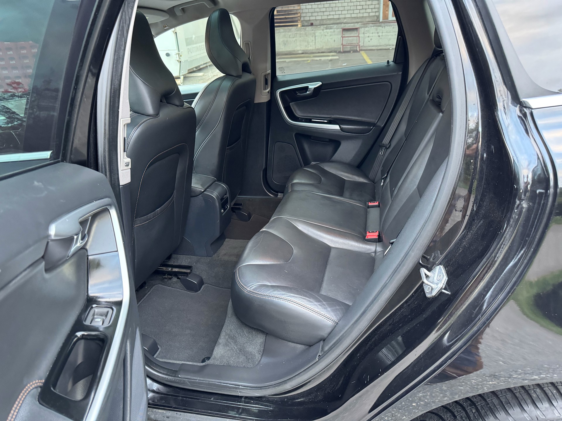 VOLVO XC60 D5 AWD Kinetic Geartronic-image-19