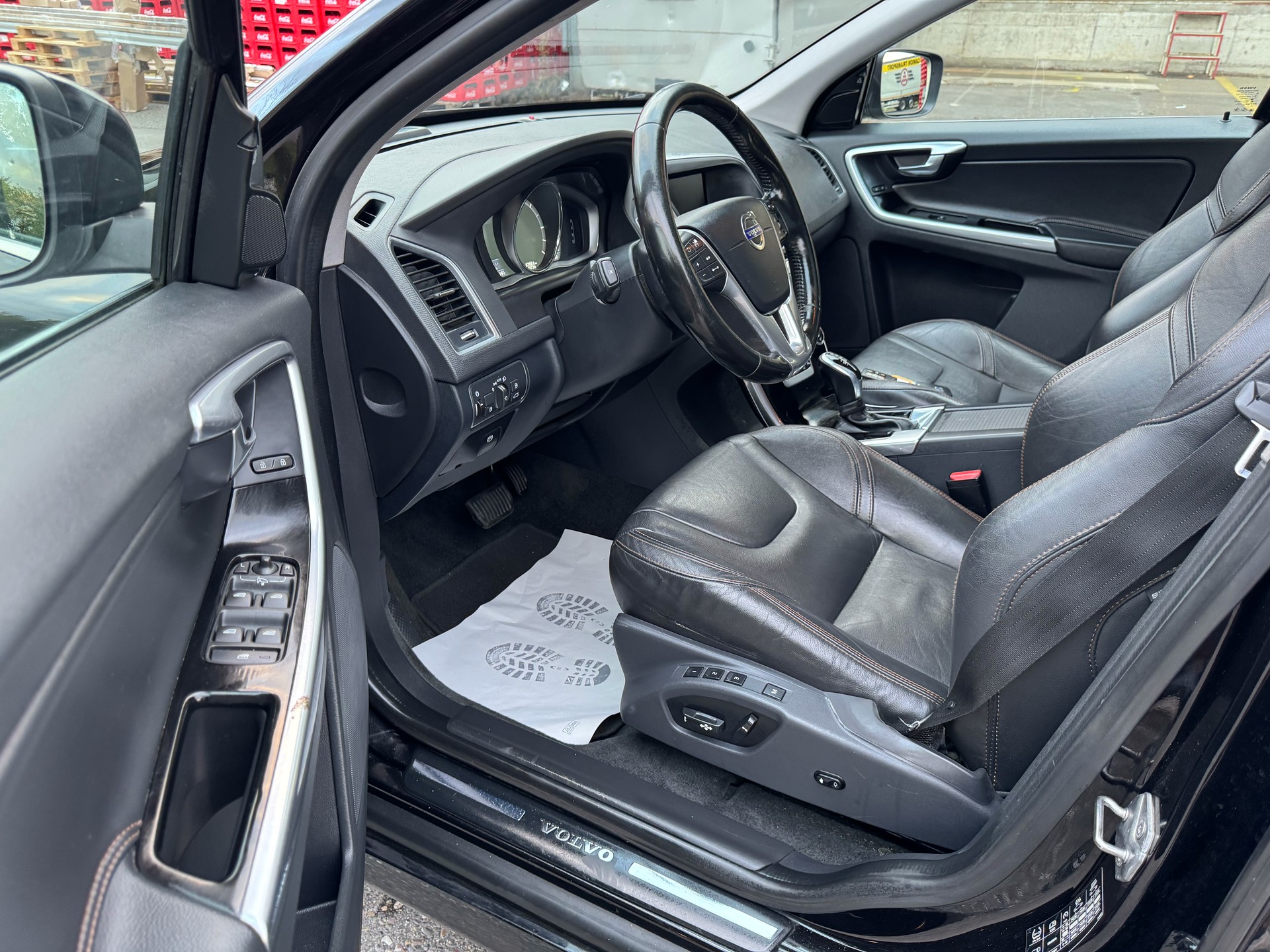 VOLVO XC60 D5 AWD Kinetic Geartronic-image-15