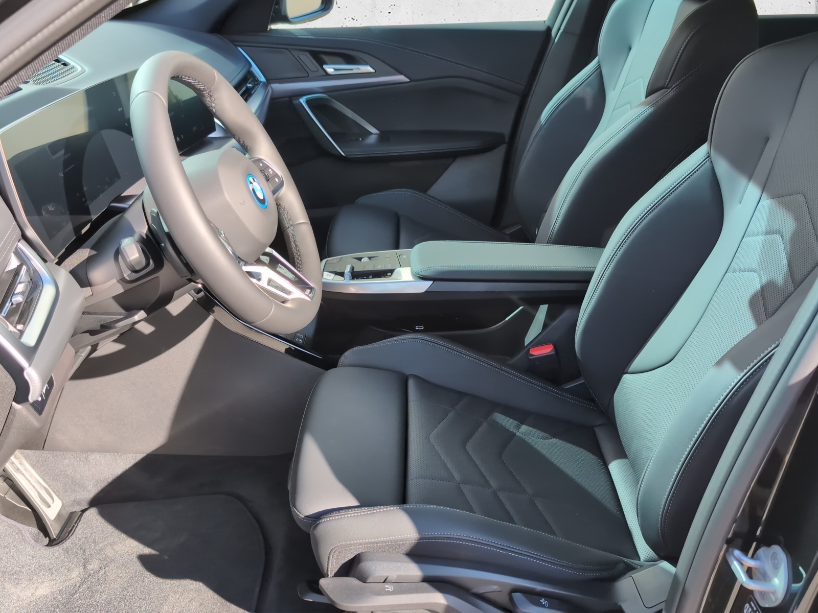 BMW iX1 eDrive 20 M Sport-image-9