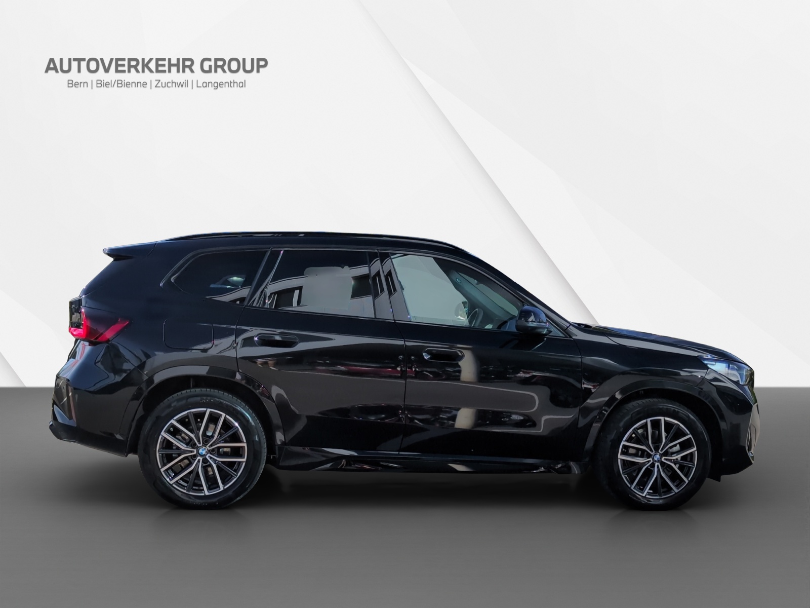 BMW iX1 eDrive 20 M Sport-image-6