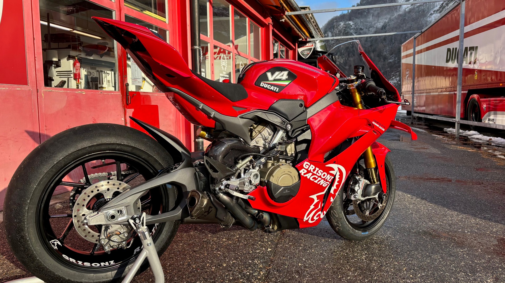 DUCATI Racing-image-1